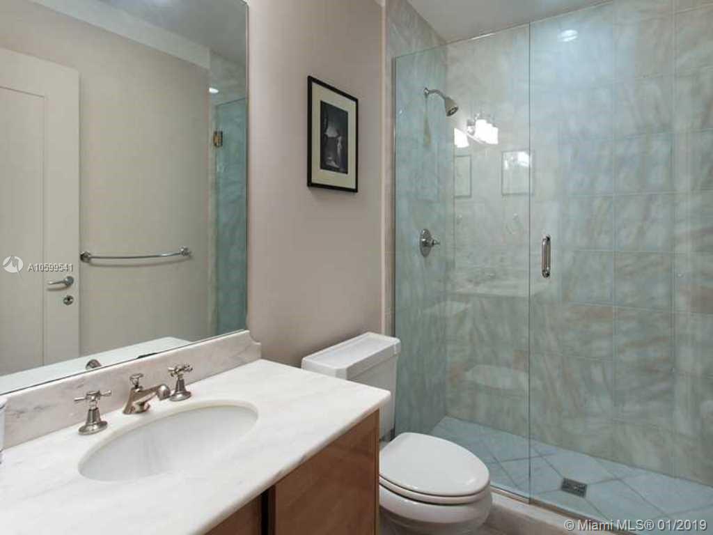 CONTINUUM ON SOUTH BEACH - Residential