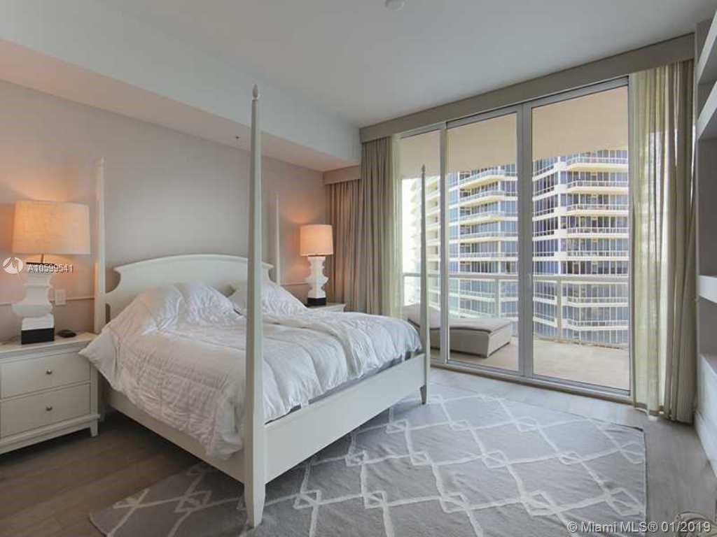 CONTINUUM ON SOUTH BEACH - Residential