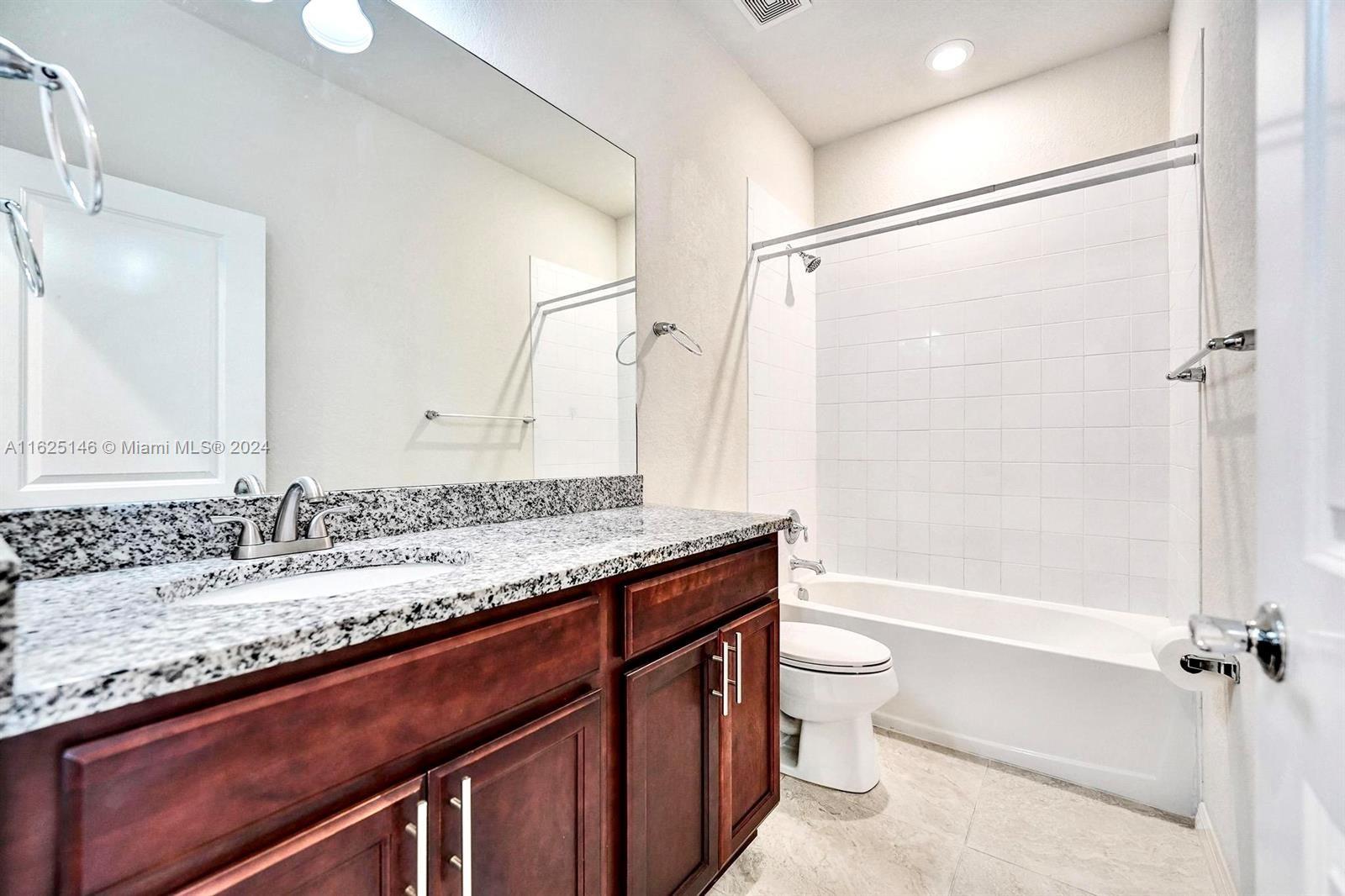 HILLCREST COUNTRY CLUB SO - Residential Lease