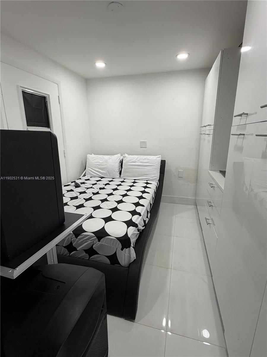 EDEN ISLES CONDO NO 6 - Residential