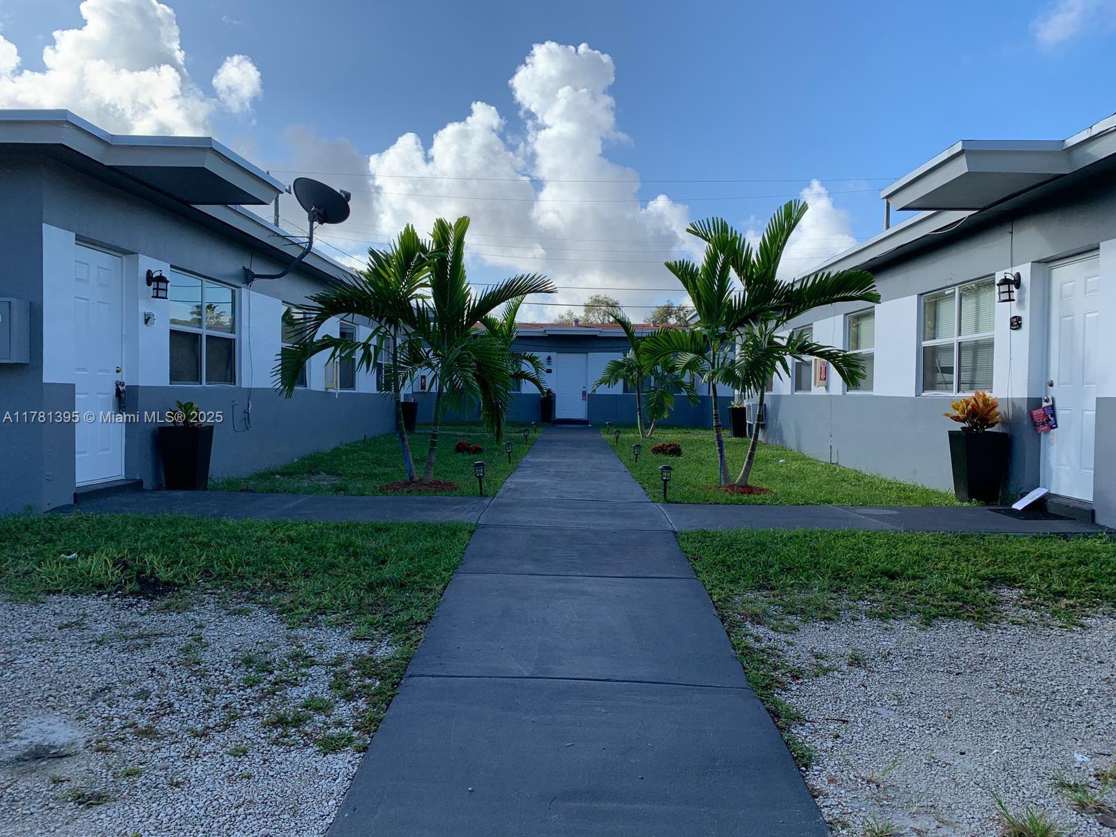 Rental Property at 2300 Douglas St 1, Hollywood, Broward County, Florida - Bedrooms: 1 
Bathrooms: 1  - $1,700 MO.