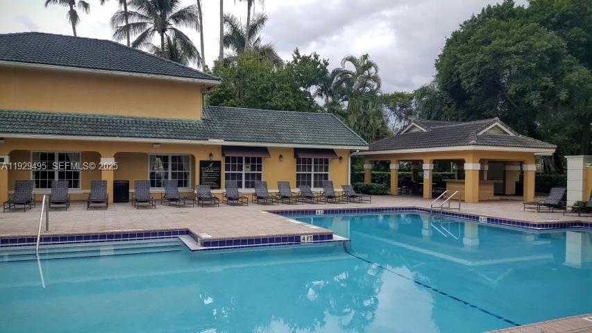 WINDWARD LAKES CONDO - Residential