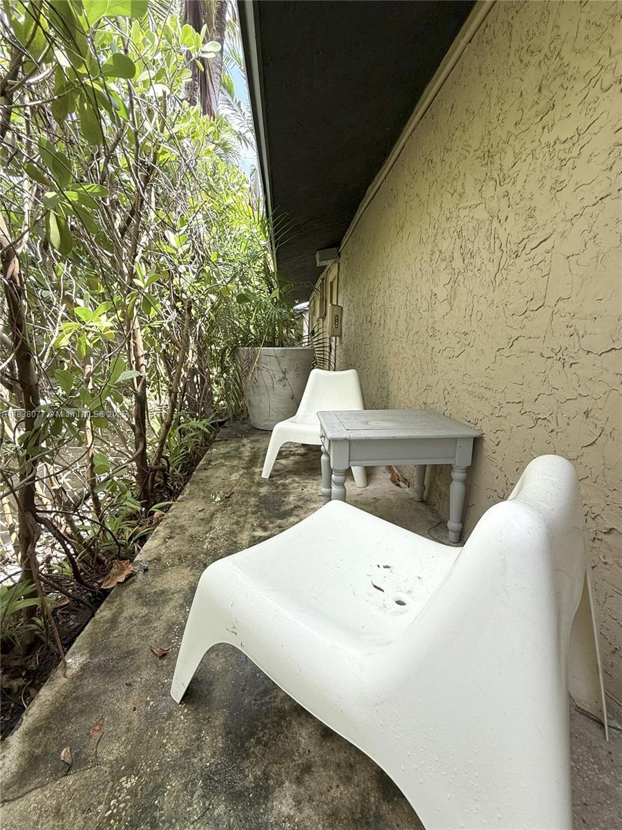 118 NW 24th St 4