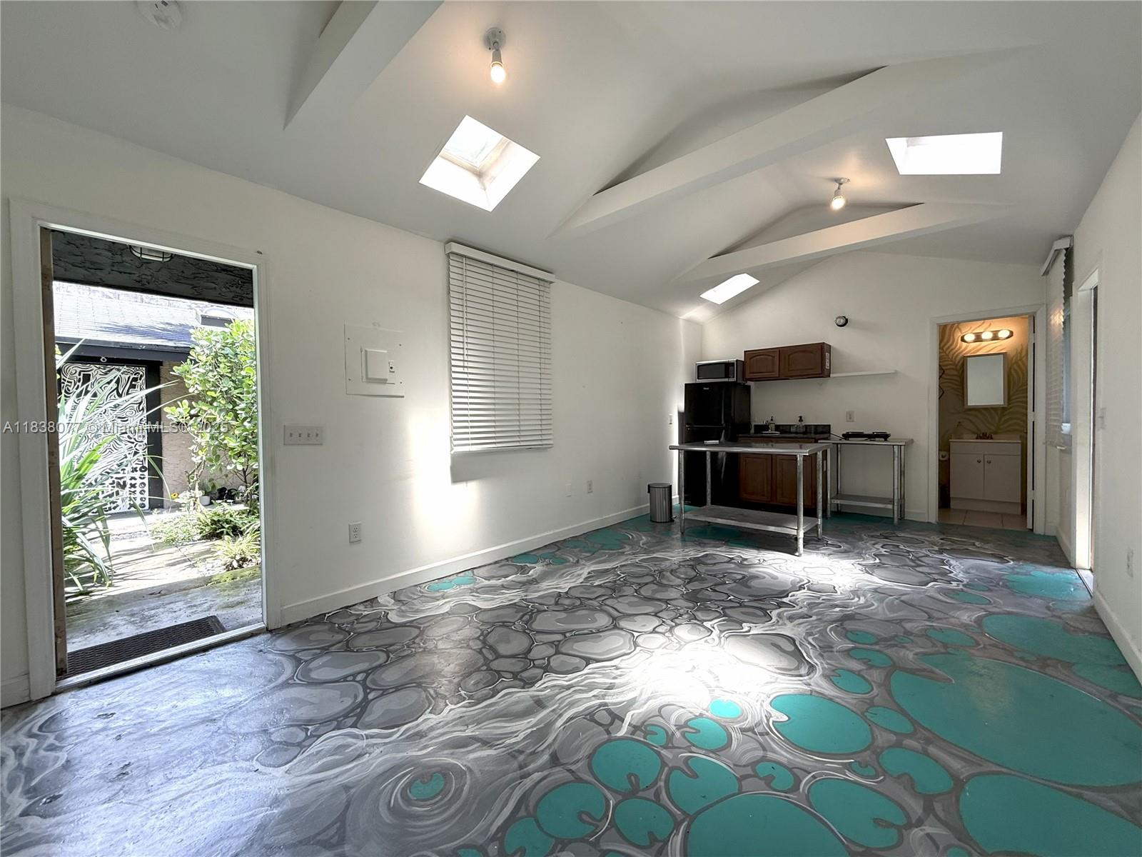 118 NW 24th St 4