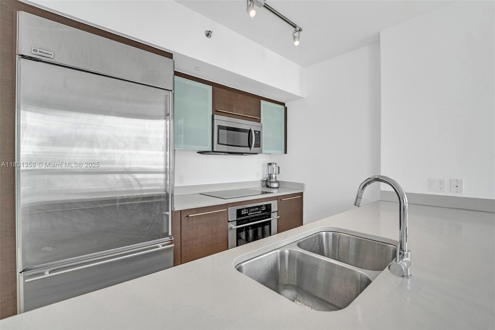 500 BRICKELL WEST CONDO - Residential