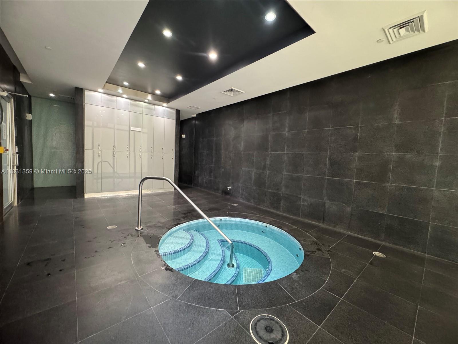 500 BRICKELL WEST CONDO - Residential