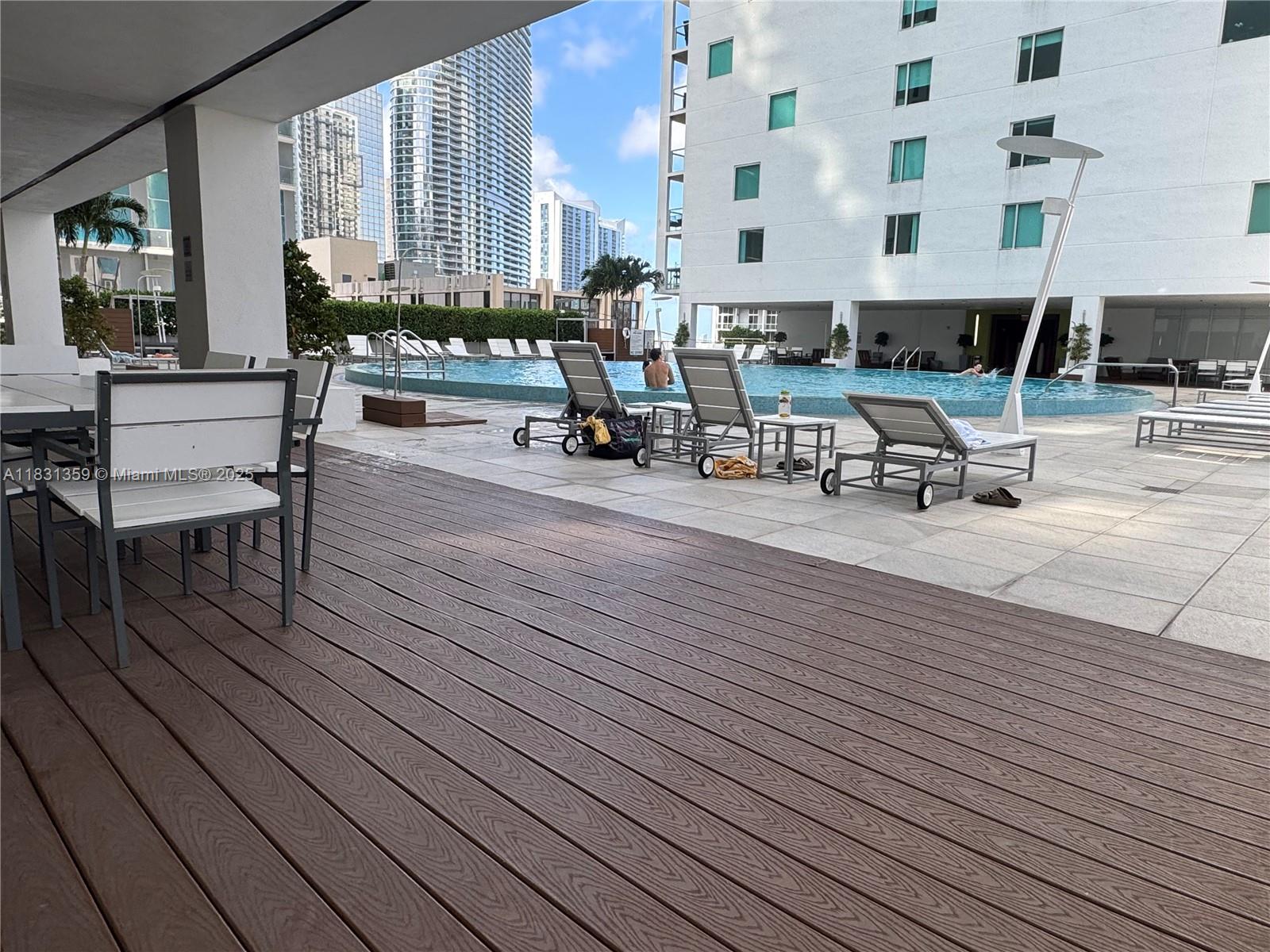 55 SE 6th St 1801