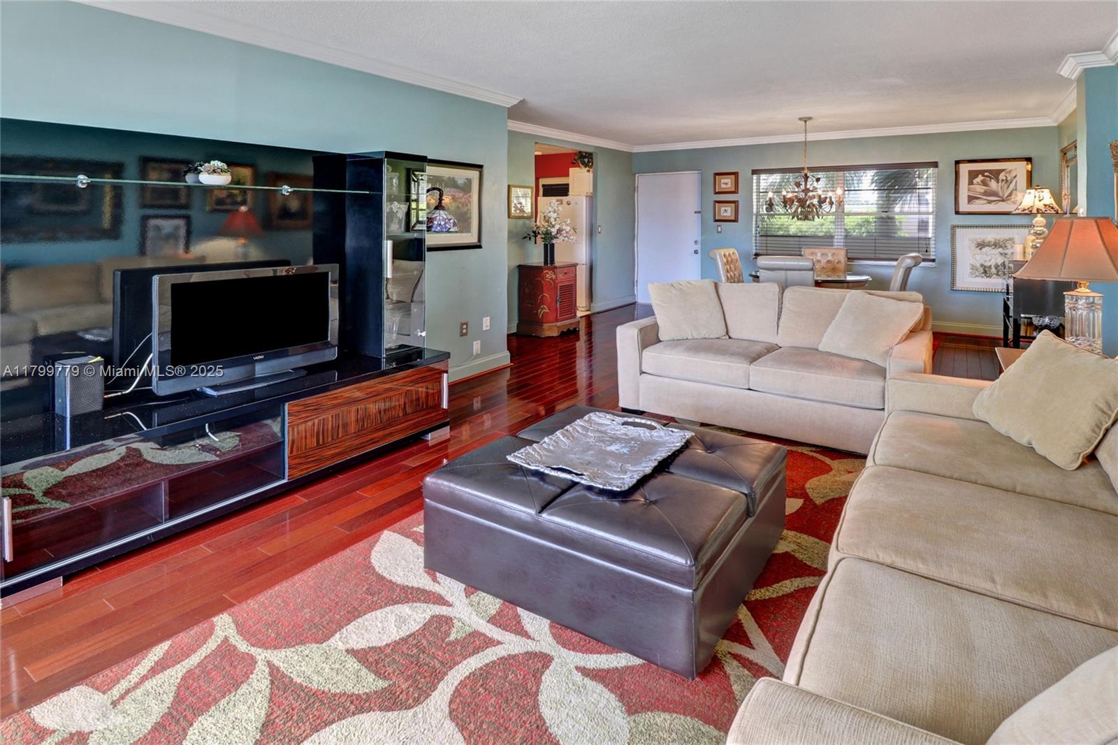 220 Kings Point Dr 310