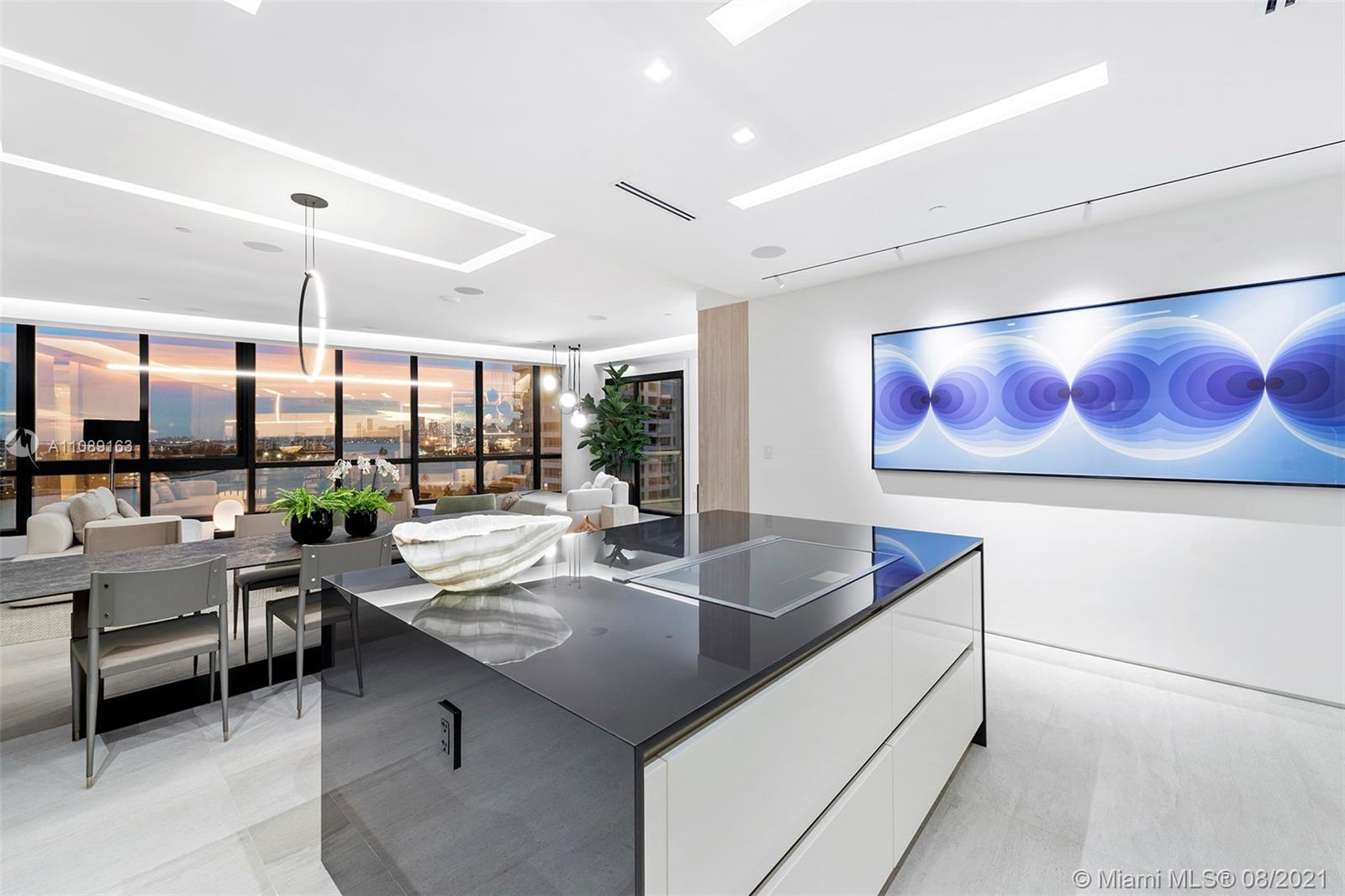CONTINUUM ON SOUTH BEACH - Residential