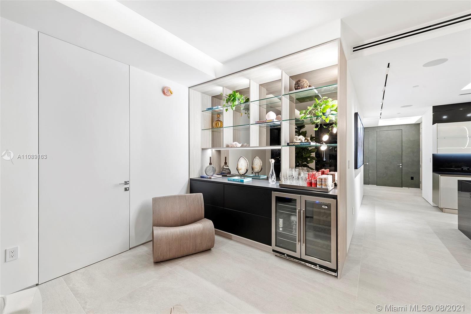 CONTINUUM ON SOUTH BEACH - Residential