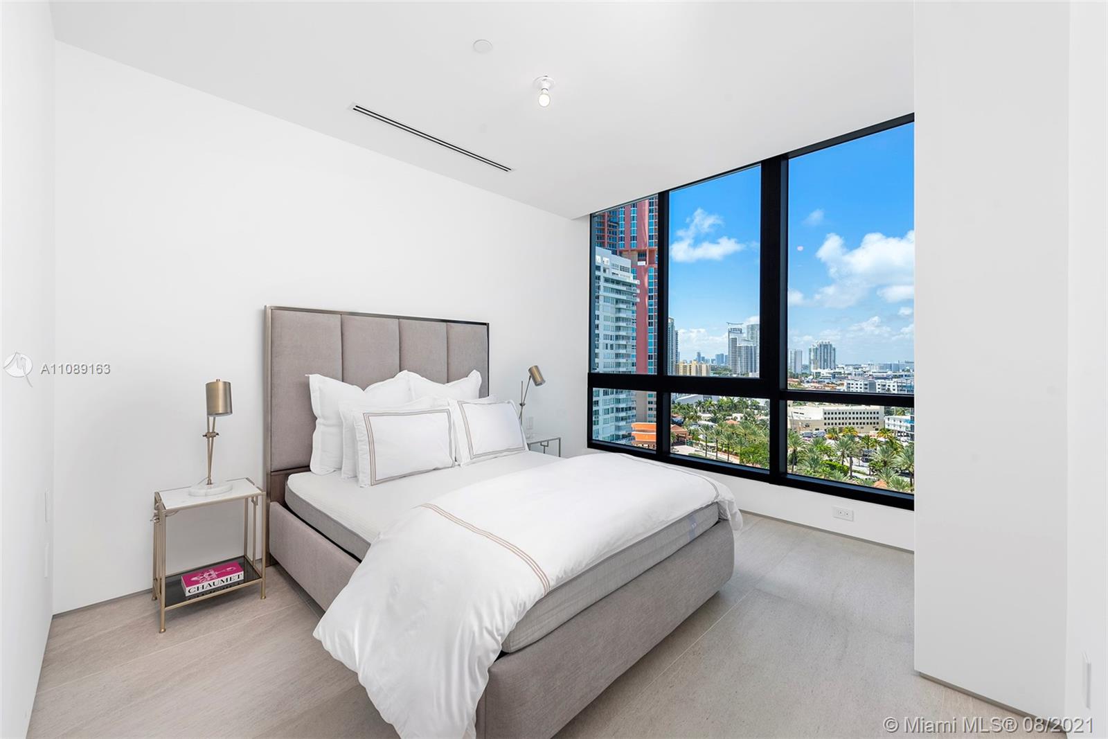 CONTINUUM ON SOUTH BEACH - Residential