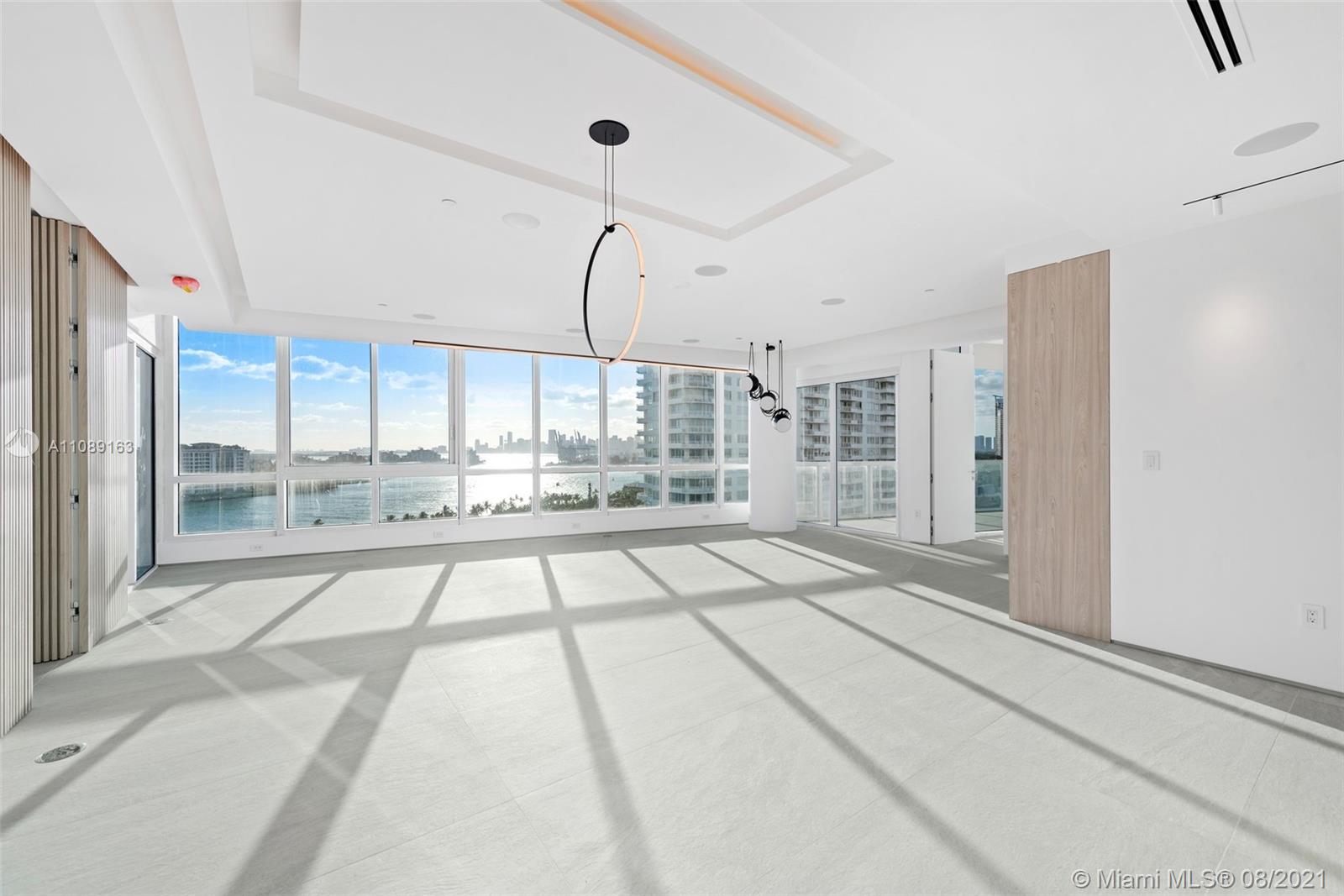 CONTINUUM ON SOUTH BEACH - Residential