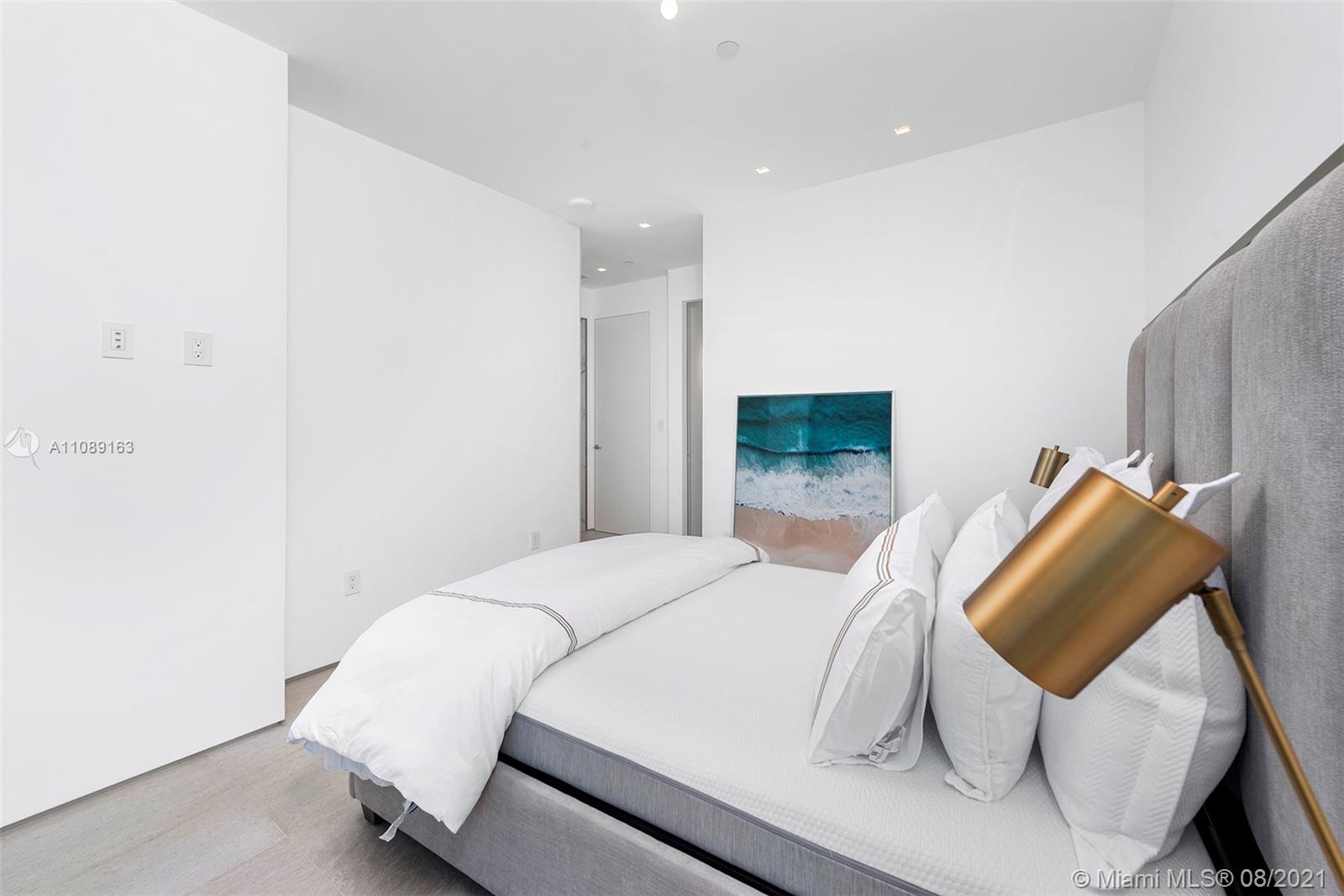 CONTINUUM ON SOUTH BEACH - Residential