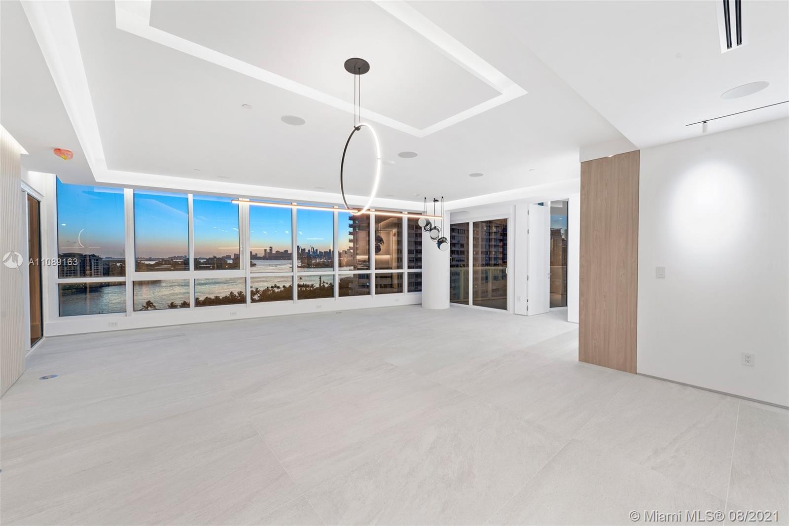 CONTINUUM ON SOUTH BEACH - Residential