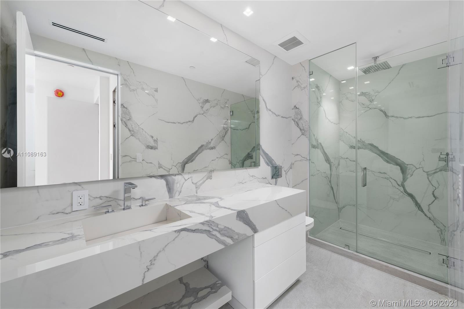 CONTINUUM ON SOUTH BEACH - Residential