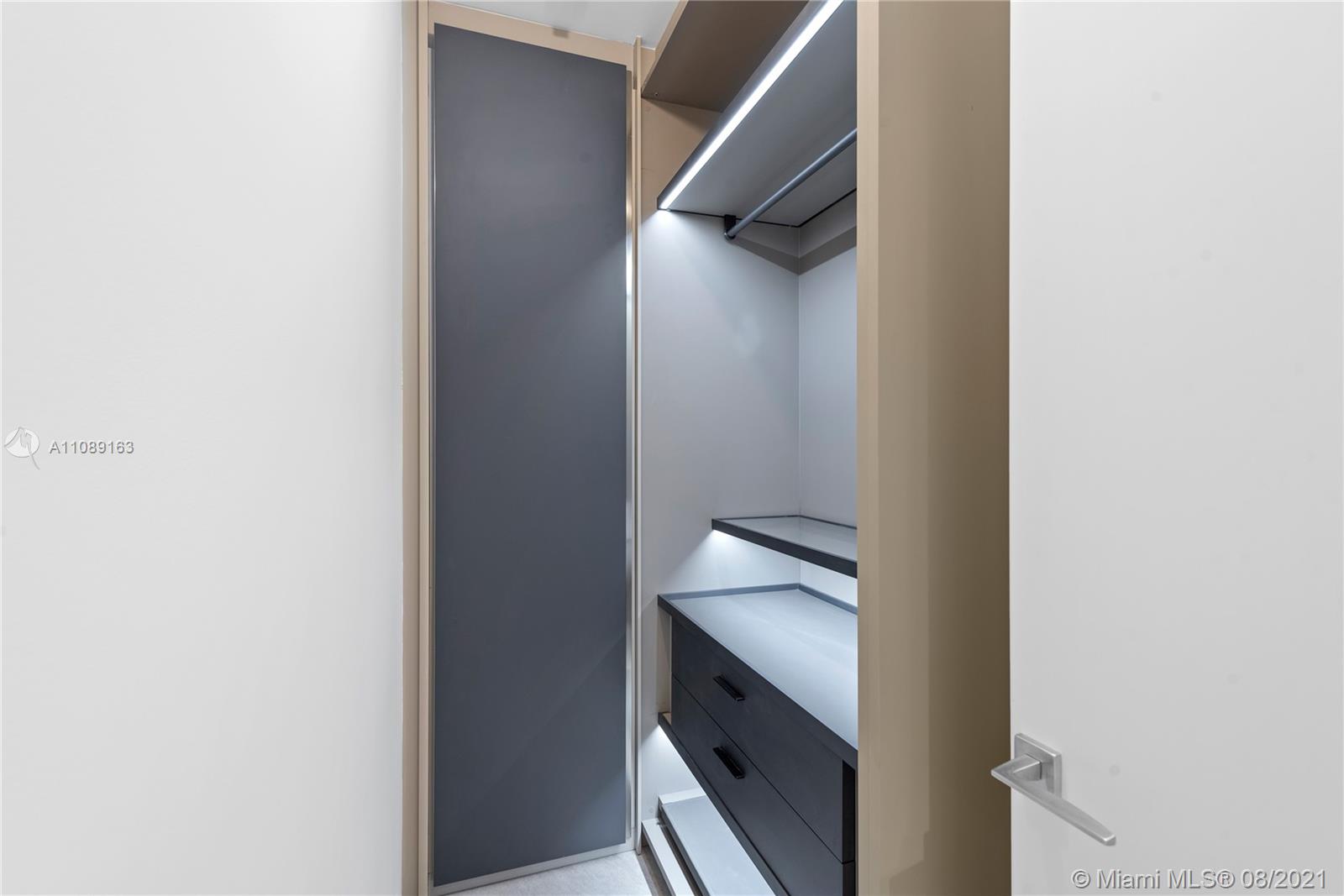 CONTINUUM ON SOUTH BEACH - Residential