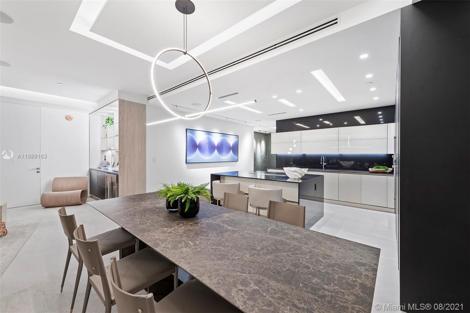 CONTINUUM ON SOUTH BEACH - Residential