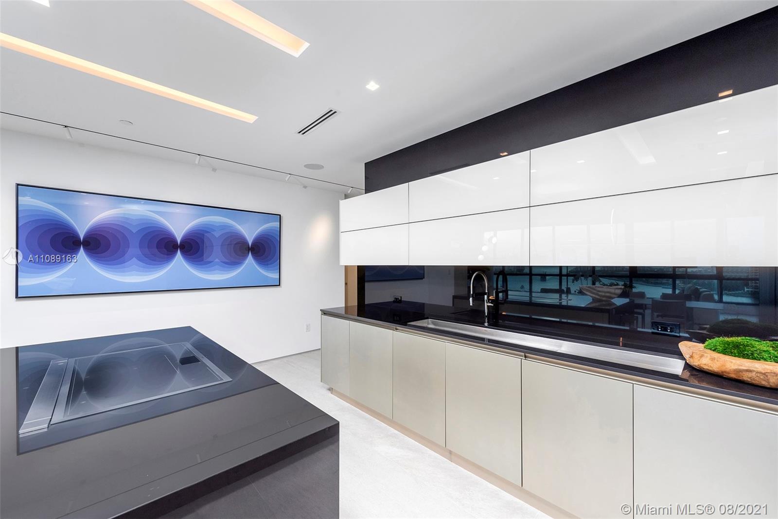 CONTINUUM ON SOUTH BEACH - Residential