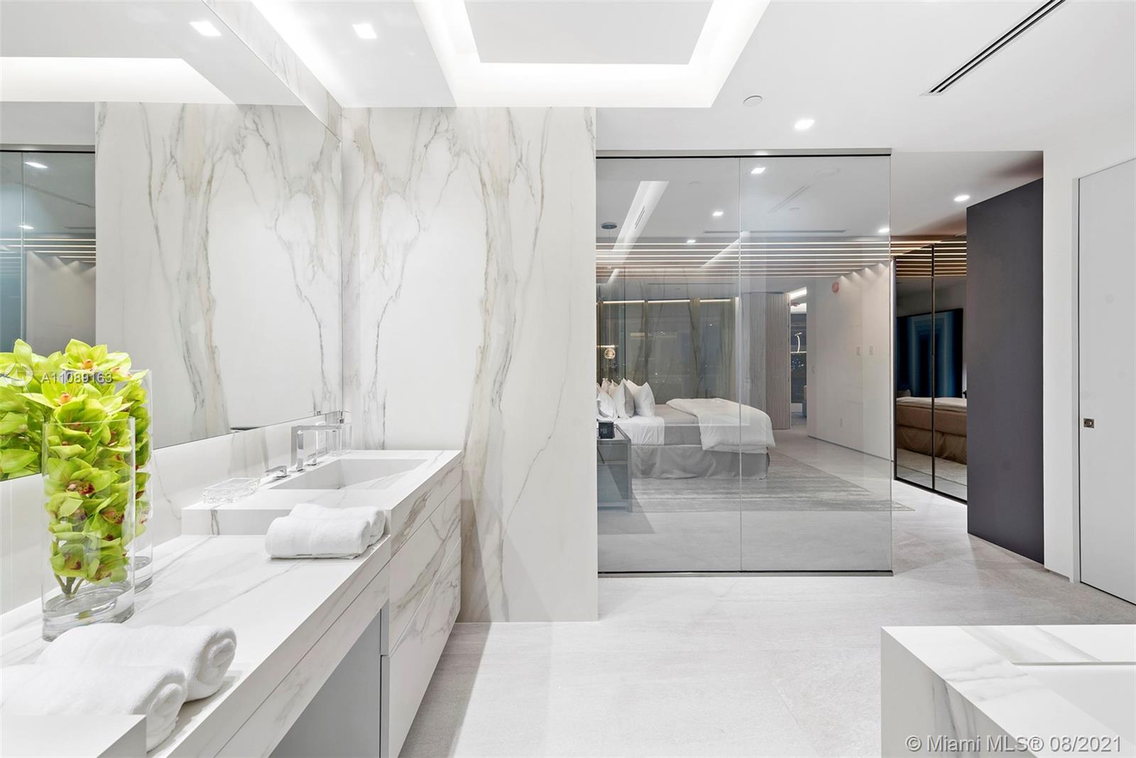 CONTINUUM ON SOUTH BEACH - Residential