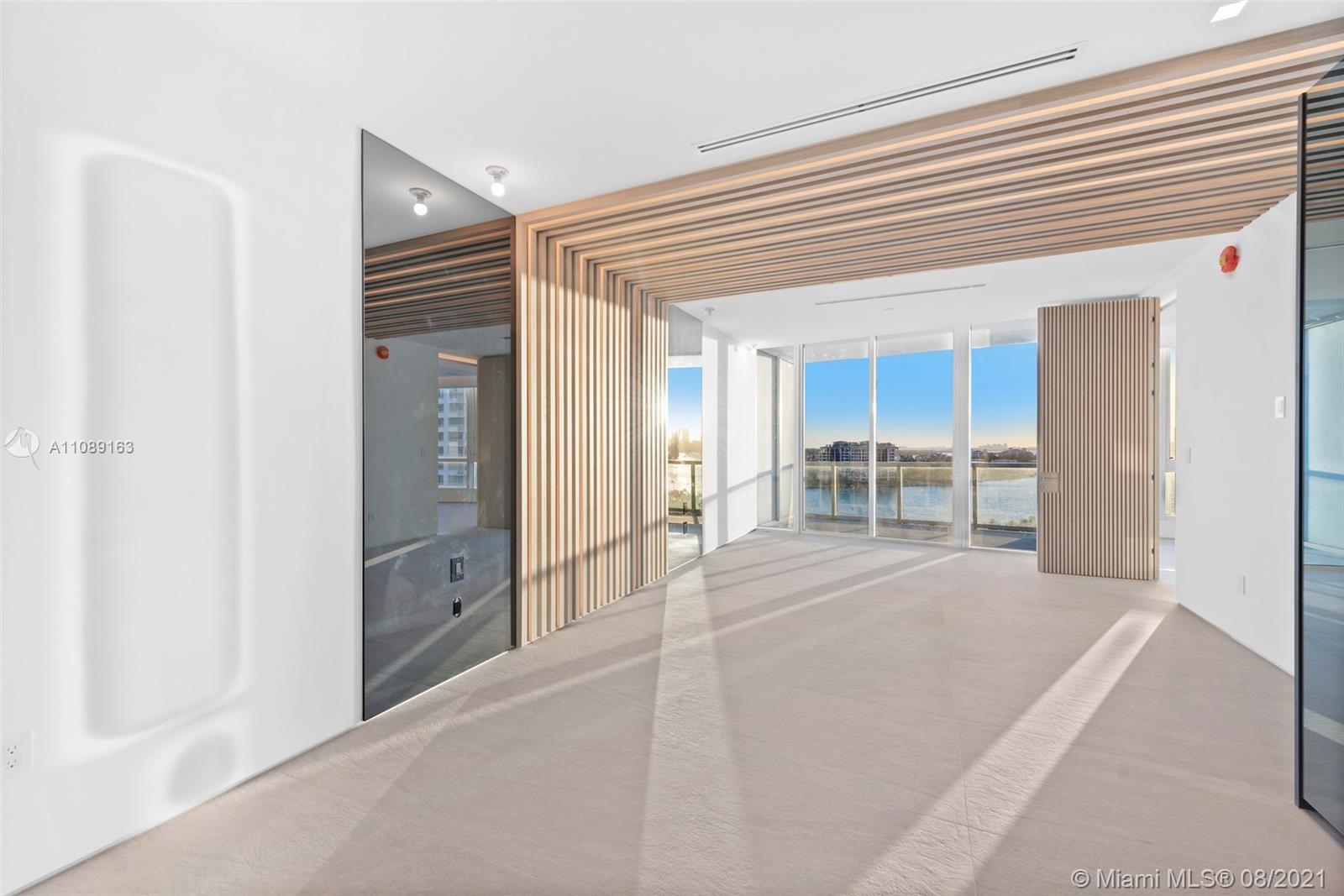 CONTINUUM ON SOUTH BEACH - Residential