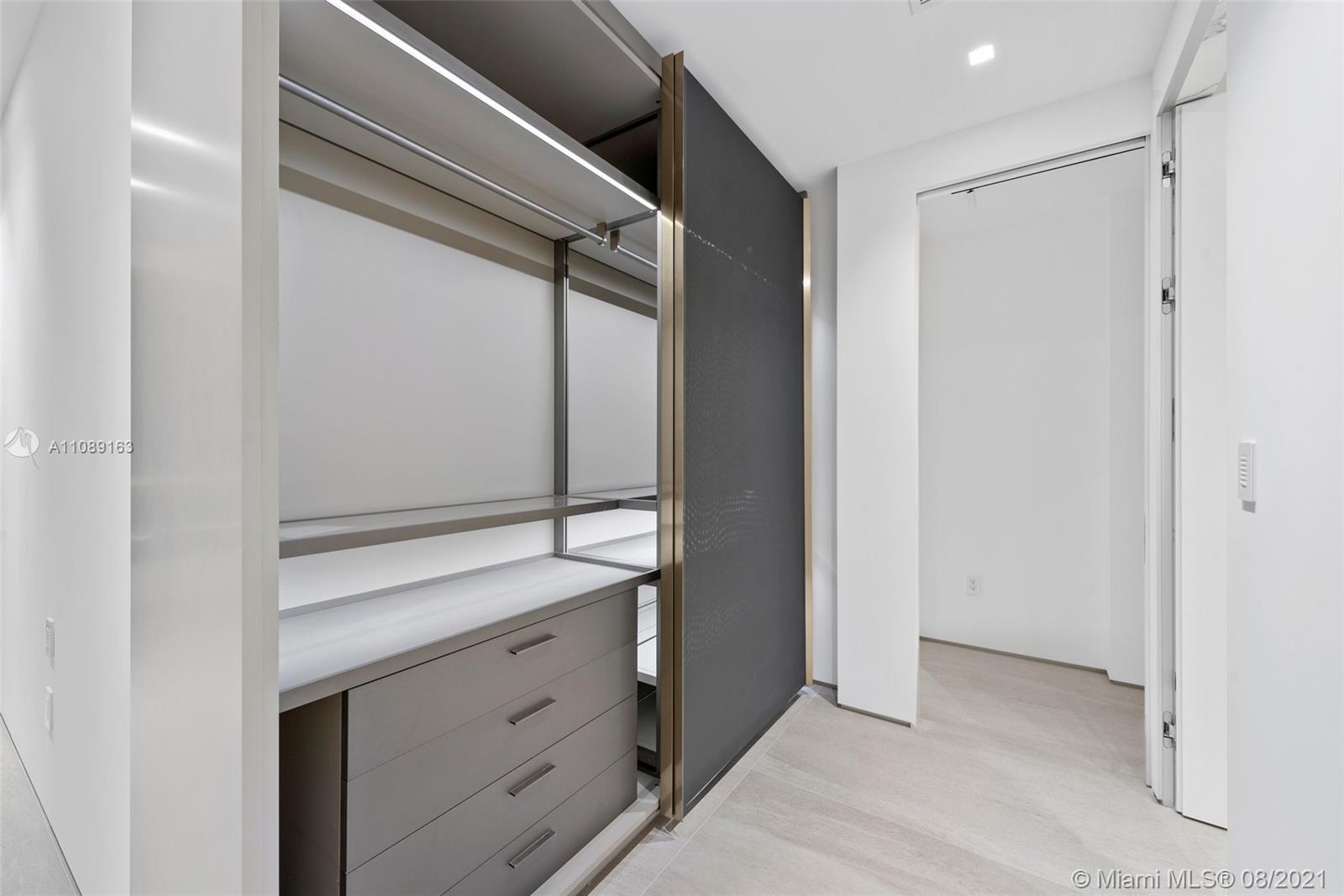 CONTINUUM ON SOUTH BEACH - Residential