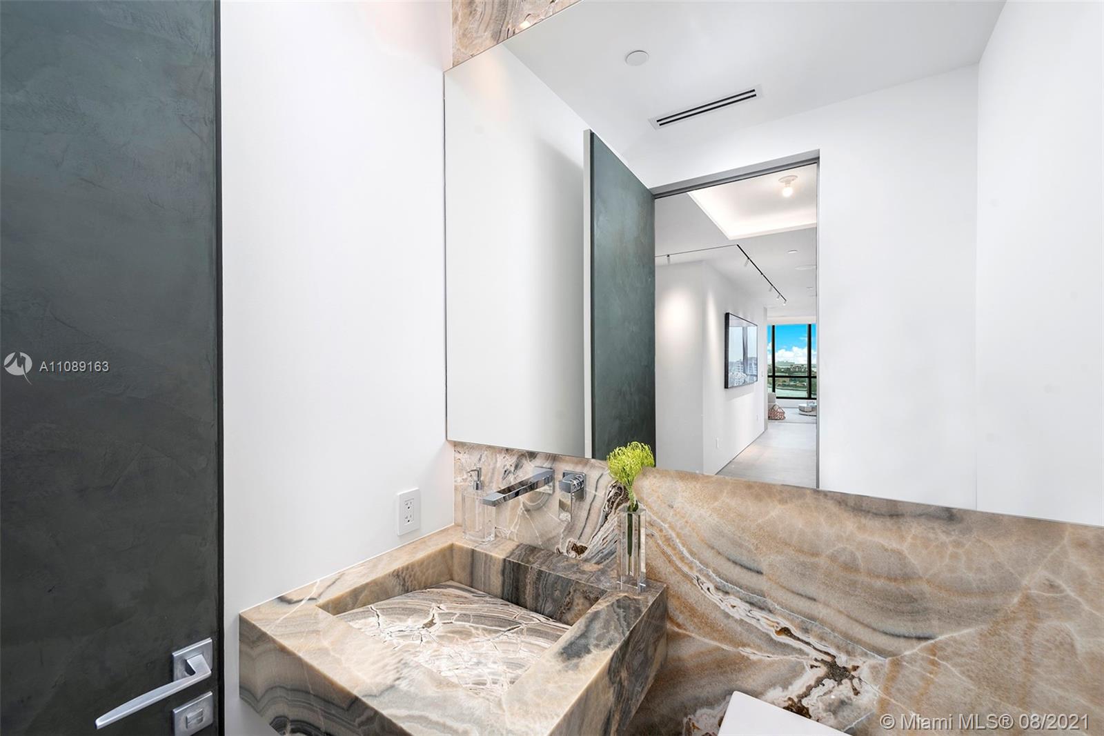 CONTINUUM ON SOUTH BEACH - Residential