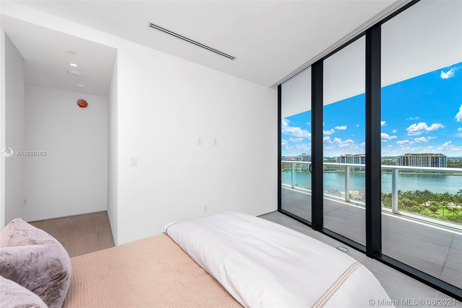 CONTINUUM ON SOUTH BEACH - Residential