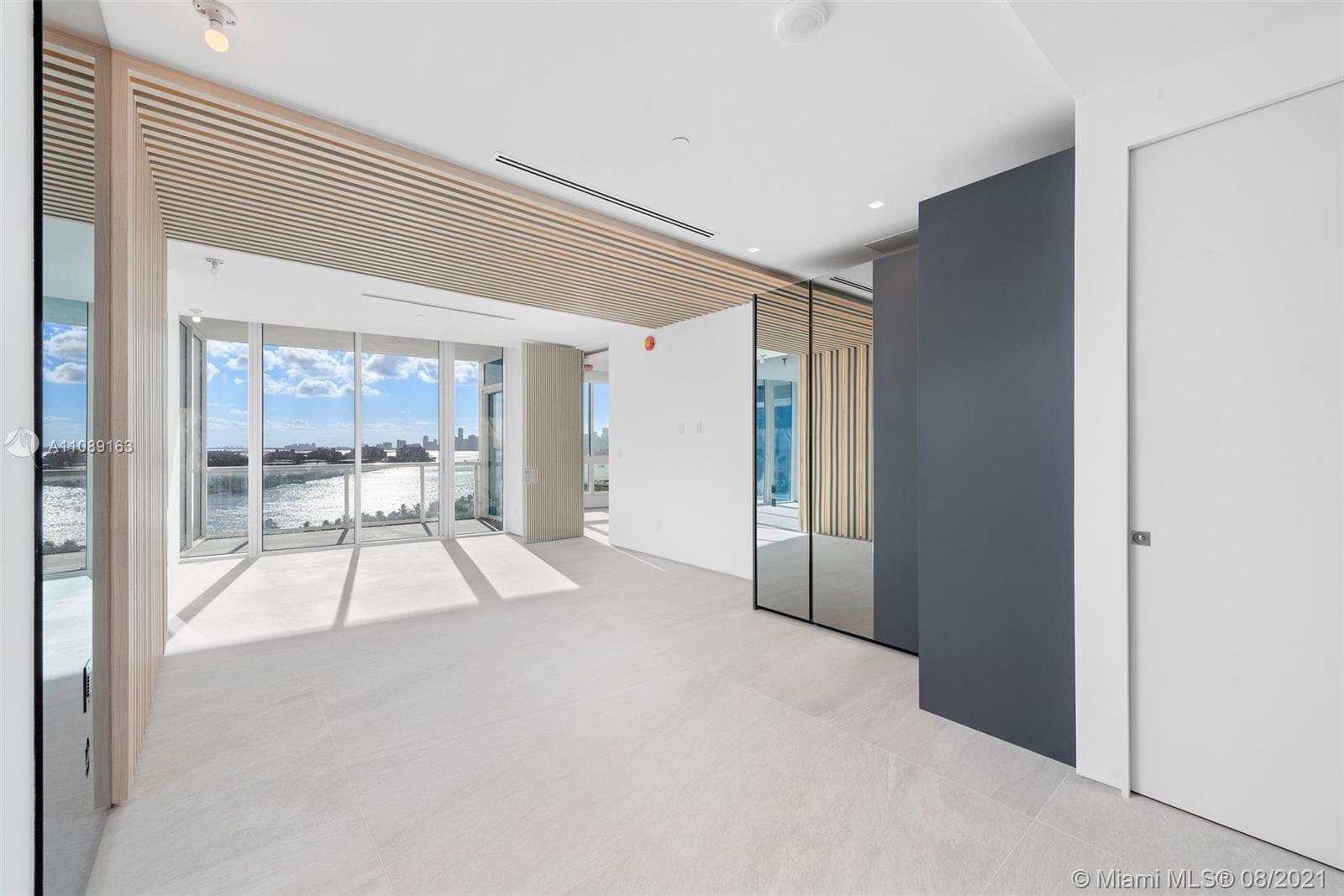 CONTINUUM ON SOUTH BEACH - Residential