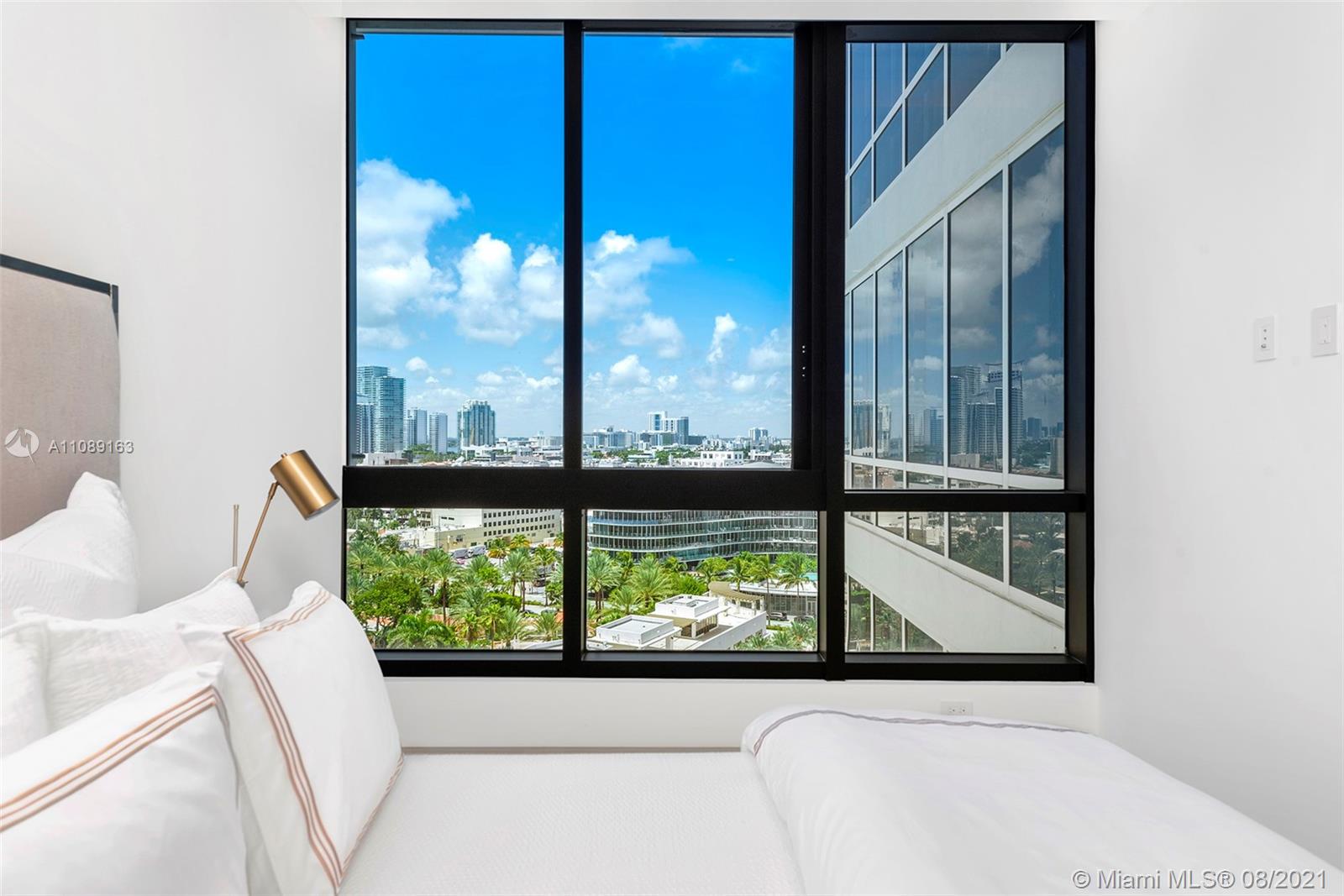 CONTINUUM ON SOUTH BEACH - Residential