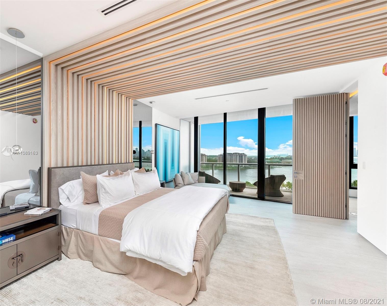 CONTINUUM ON SOUTH BEACH - Residential