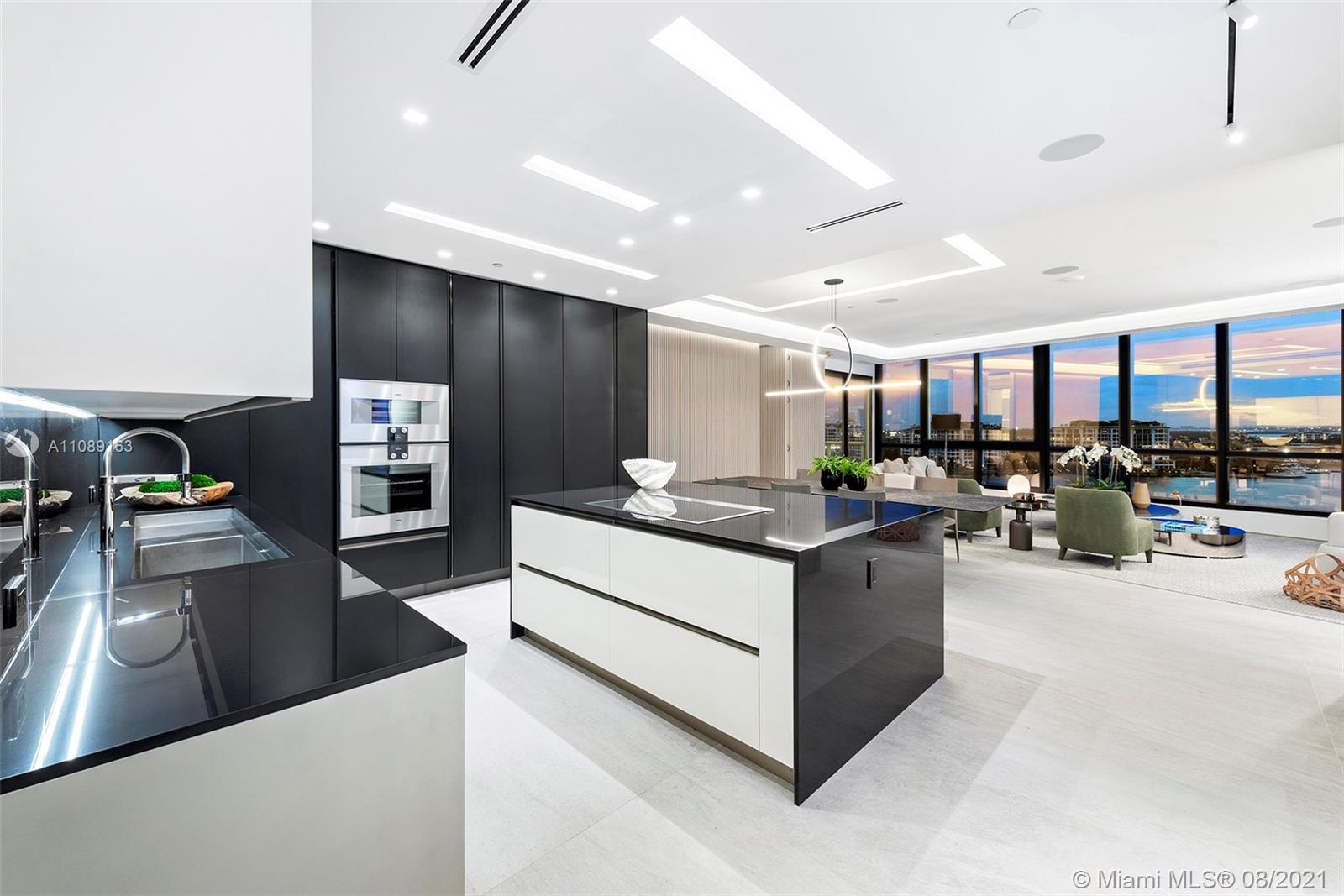 CONTINUUM ON SOUTH BEACH - Residential