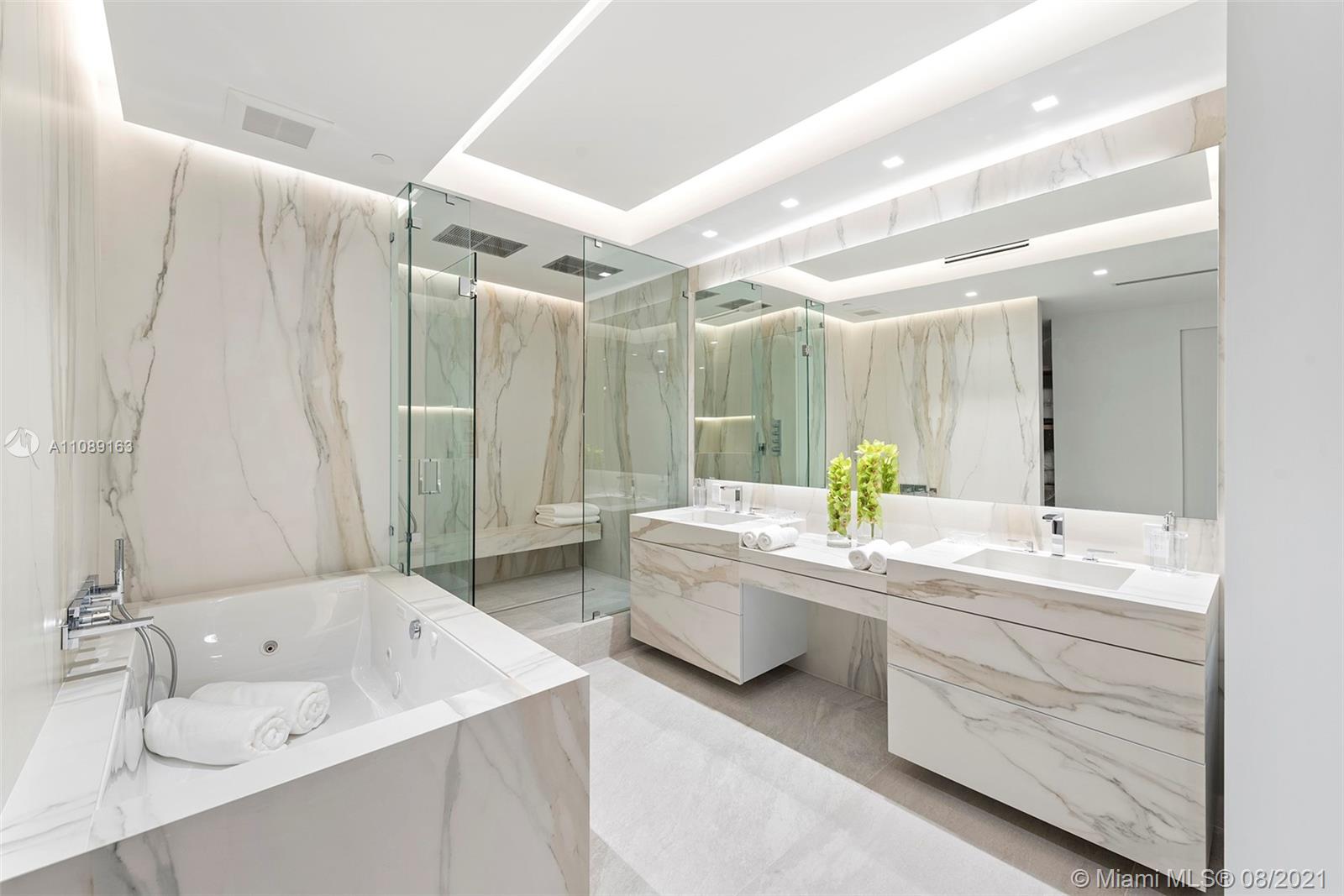 CONTINUUM ON SOUTH BEACH - Residential