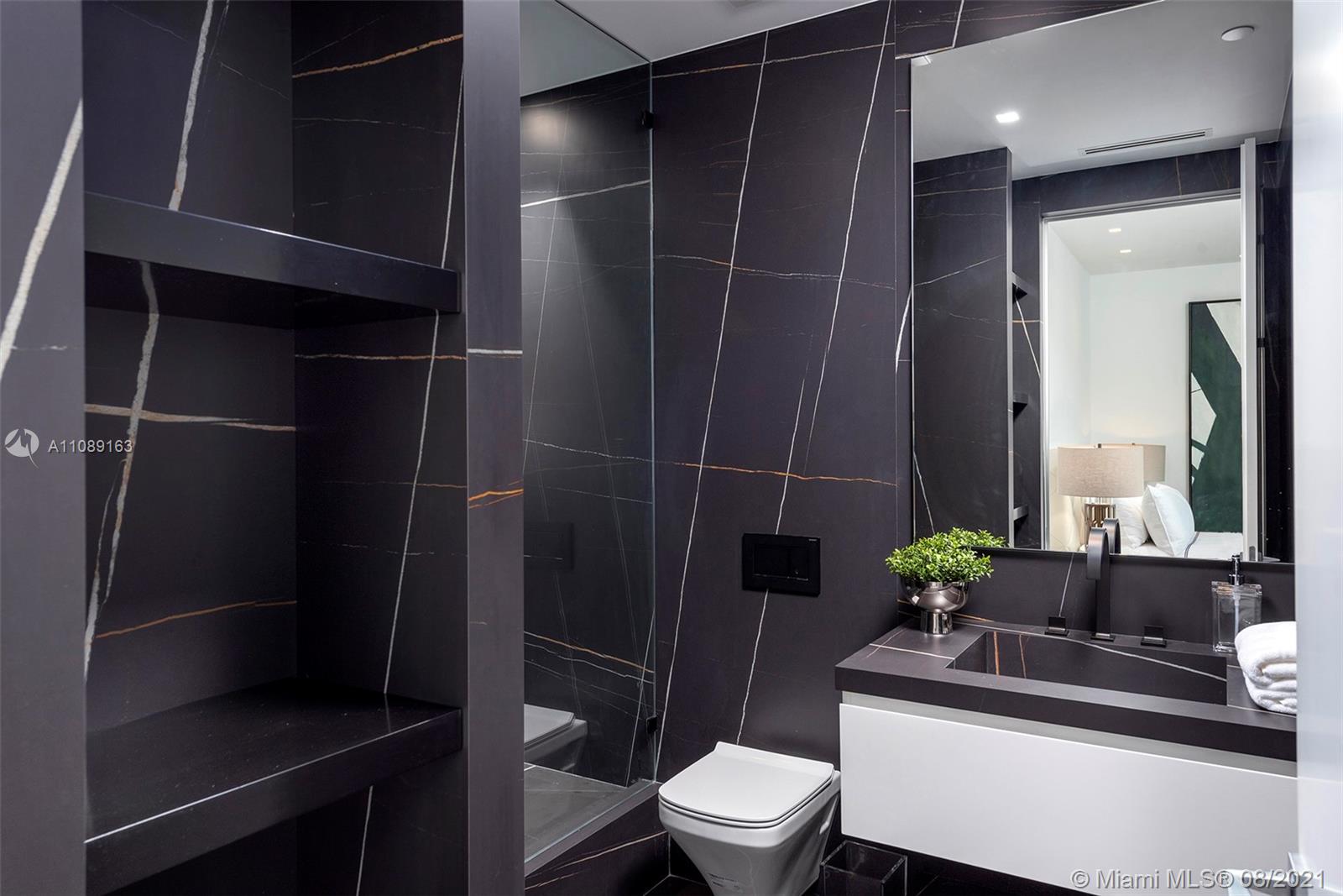 CONTINUUM ON SOUTH BEACH - Residential