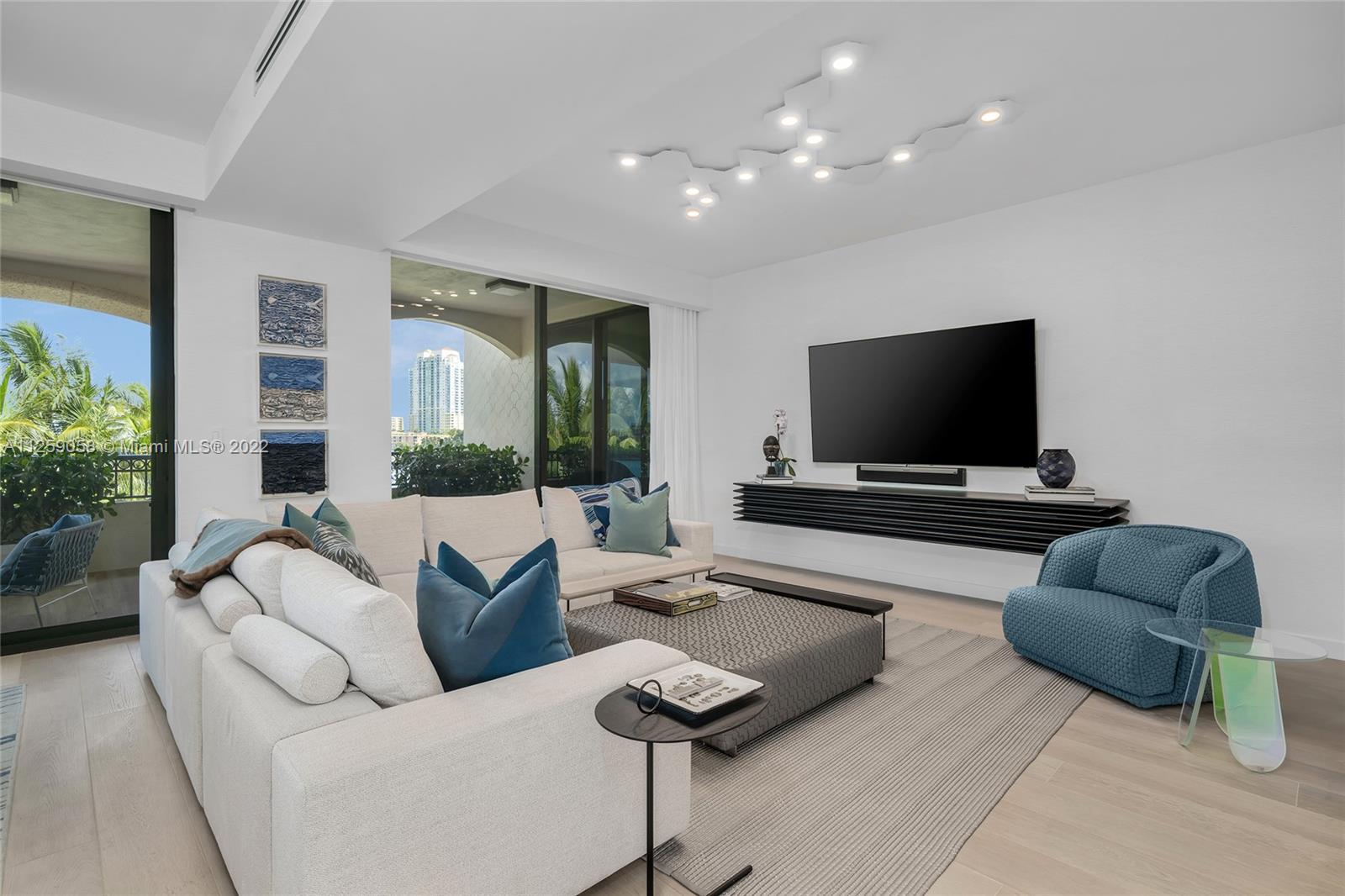 FISHER ISLAND - Residential