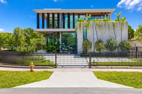 Photo of 4940 Cherokee Ave, Miami Beach, FL 33140 (MLS # A12085091)