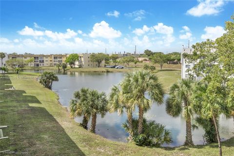 Condominium in Sunrise FL 8280 Sunrise Lakes Blvd Blvd 10.jpg