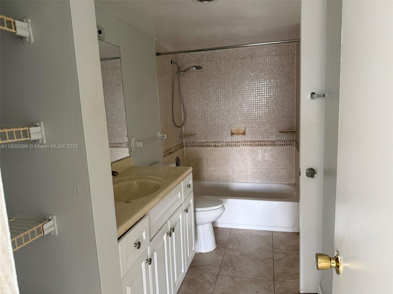 MANORS OF INVERRARY XI - Residential Lease