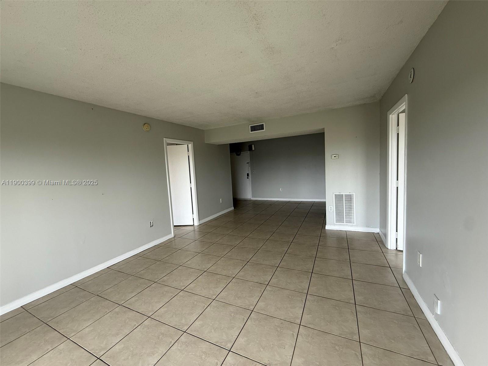 MANORS OF INVERRARY XI - Residential Lease