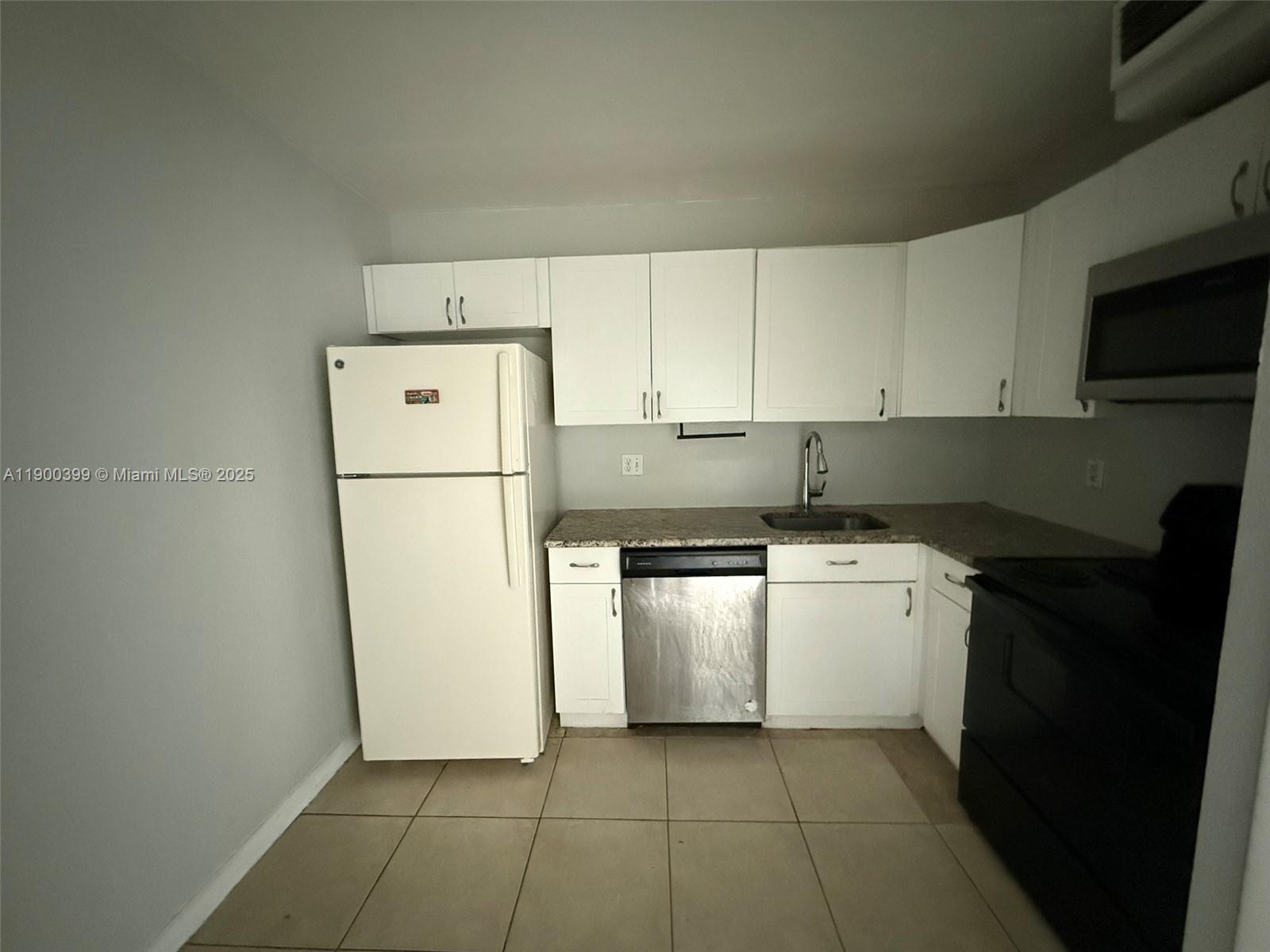 MANORS OF INVERRARY XI - Residential Lease