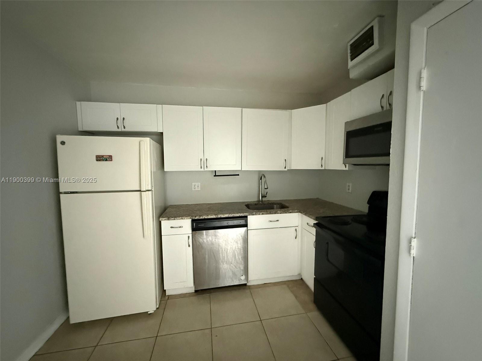 MANORS OF INVERRARY XI - Residential Lease