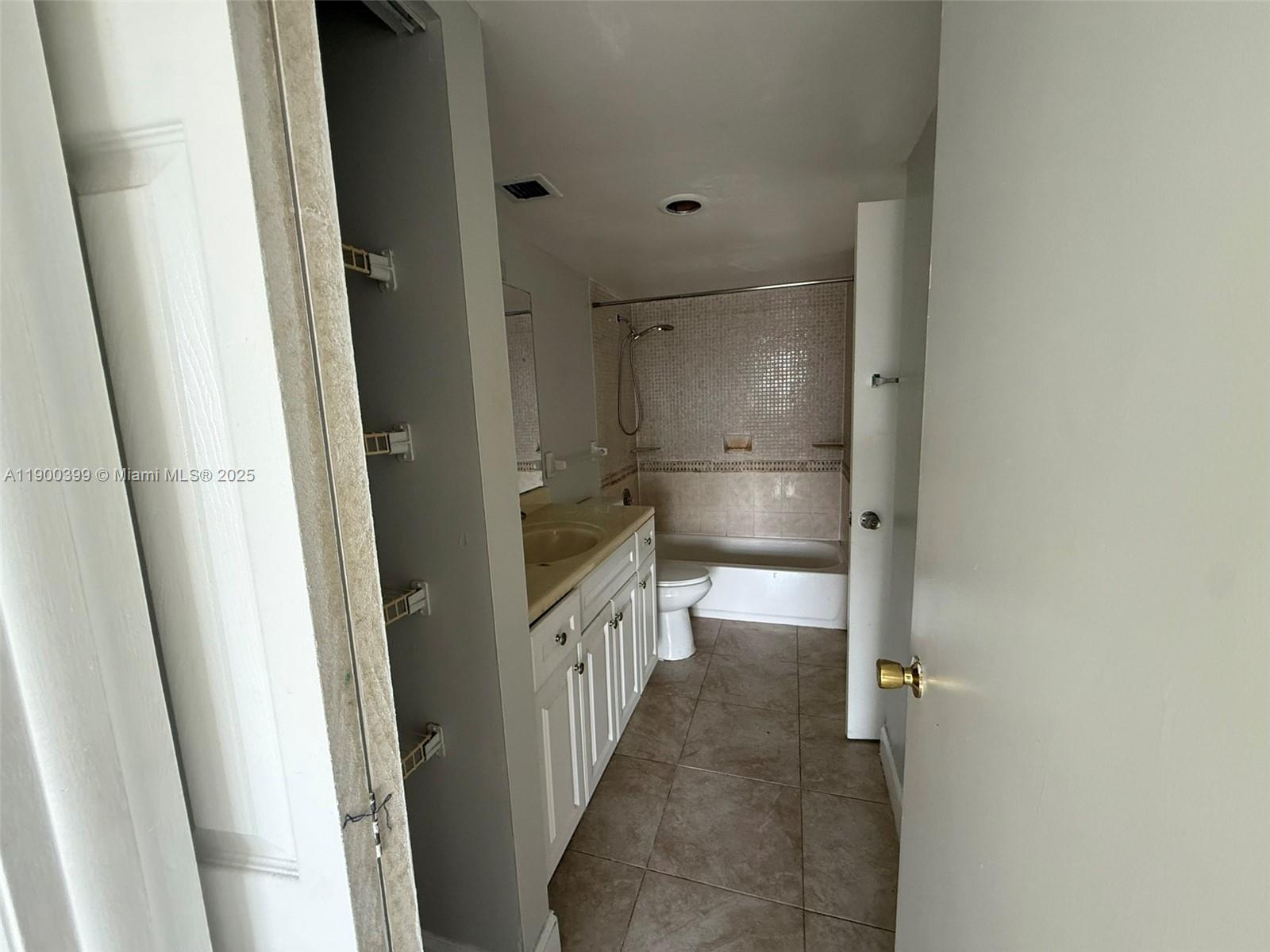 MANORS OF INVERRARY XI - Residential Lease