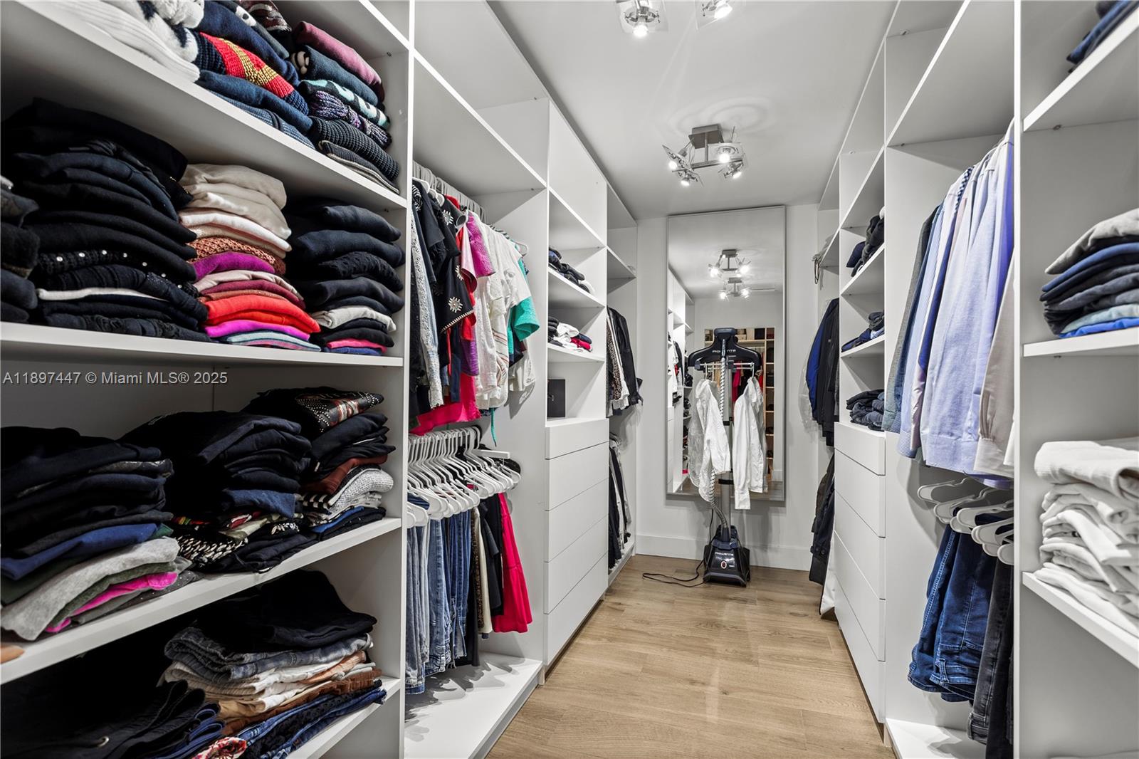 WARWICK MANOR - Residential