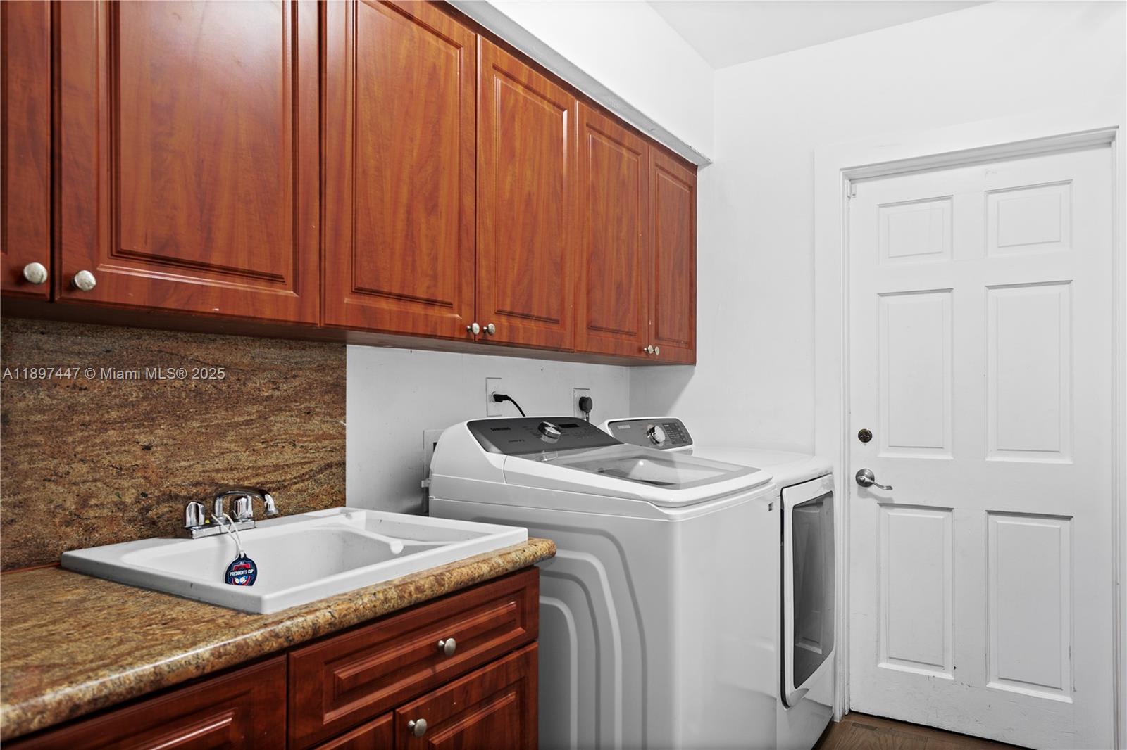 WARWICK MANOR - Residential