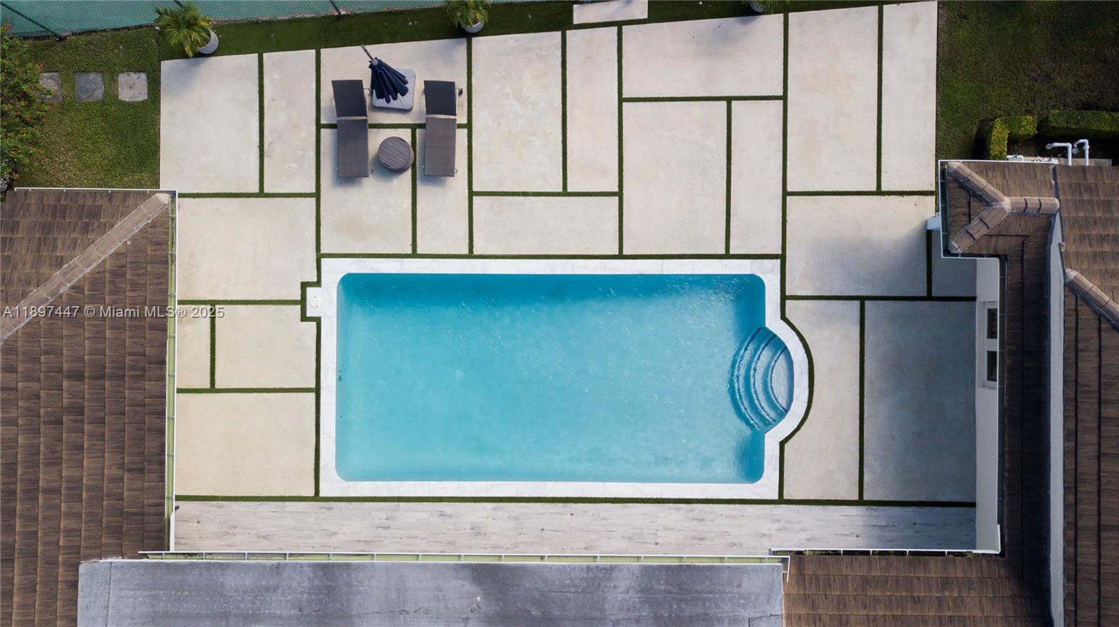 WARWICK MANOR - Residential