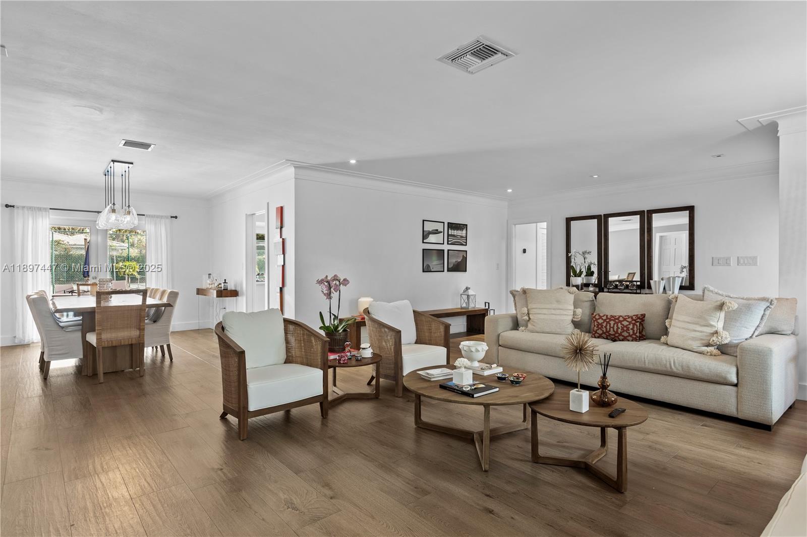 WARWICK MANOR - Residential