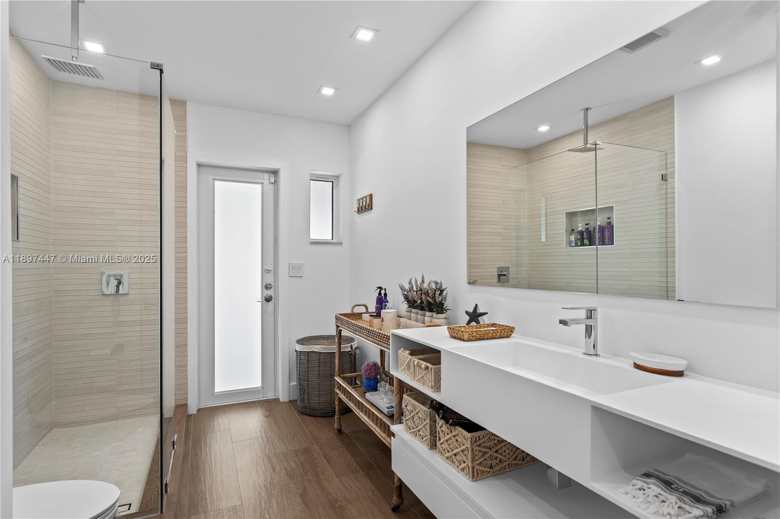 WARWICK MANOR - Residential