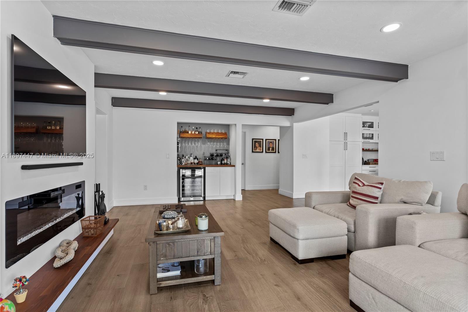 WARWICK MANOR - Residential