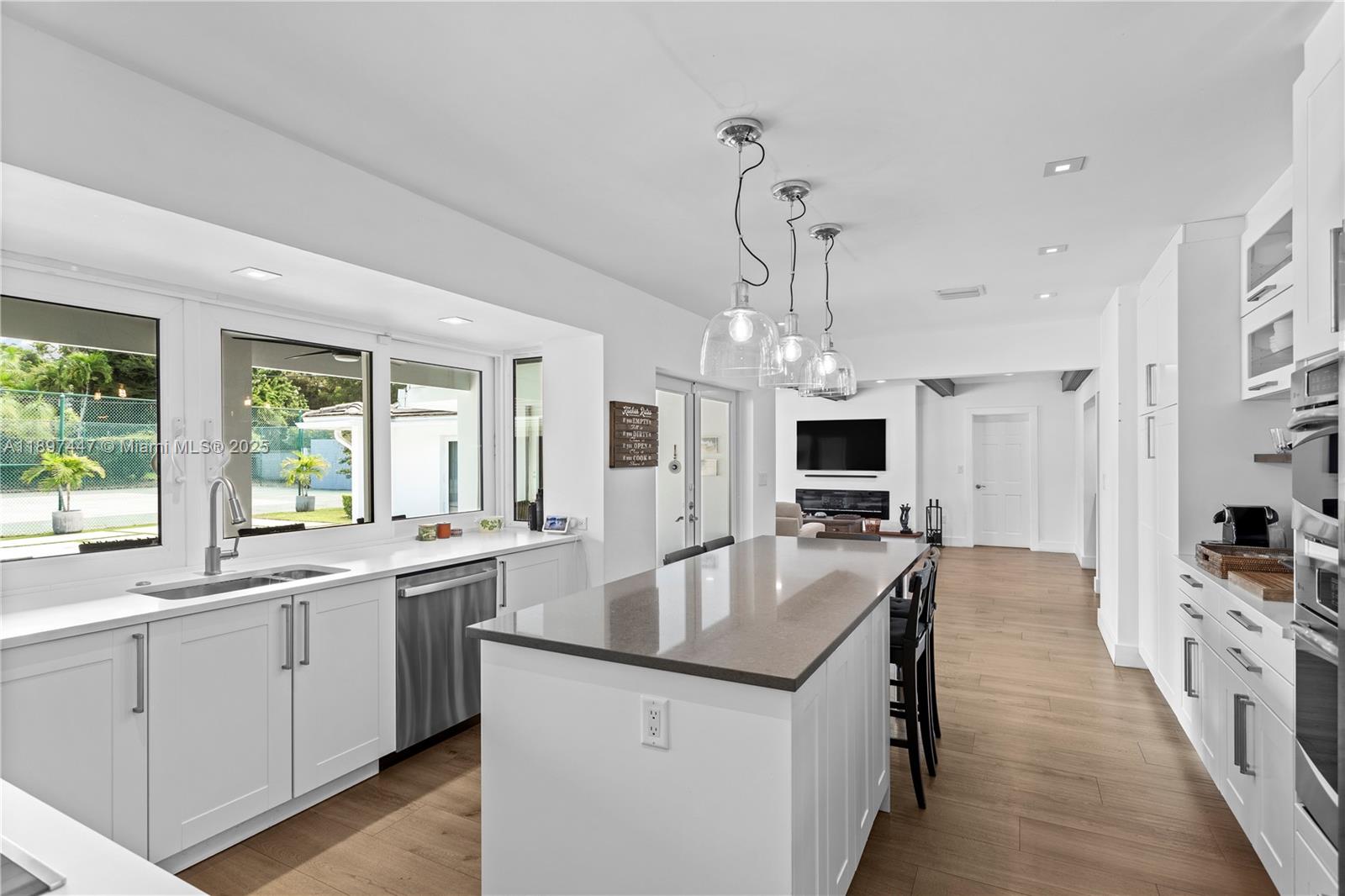 WARWICK MANOR - Residential