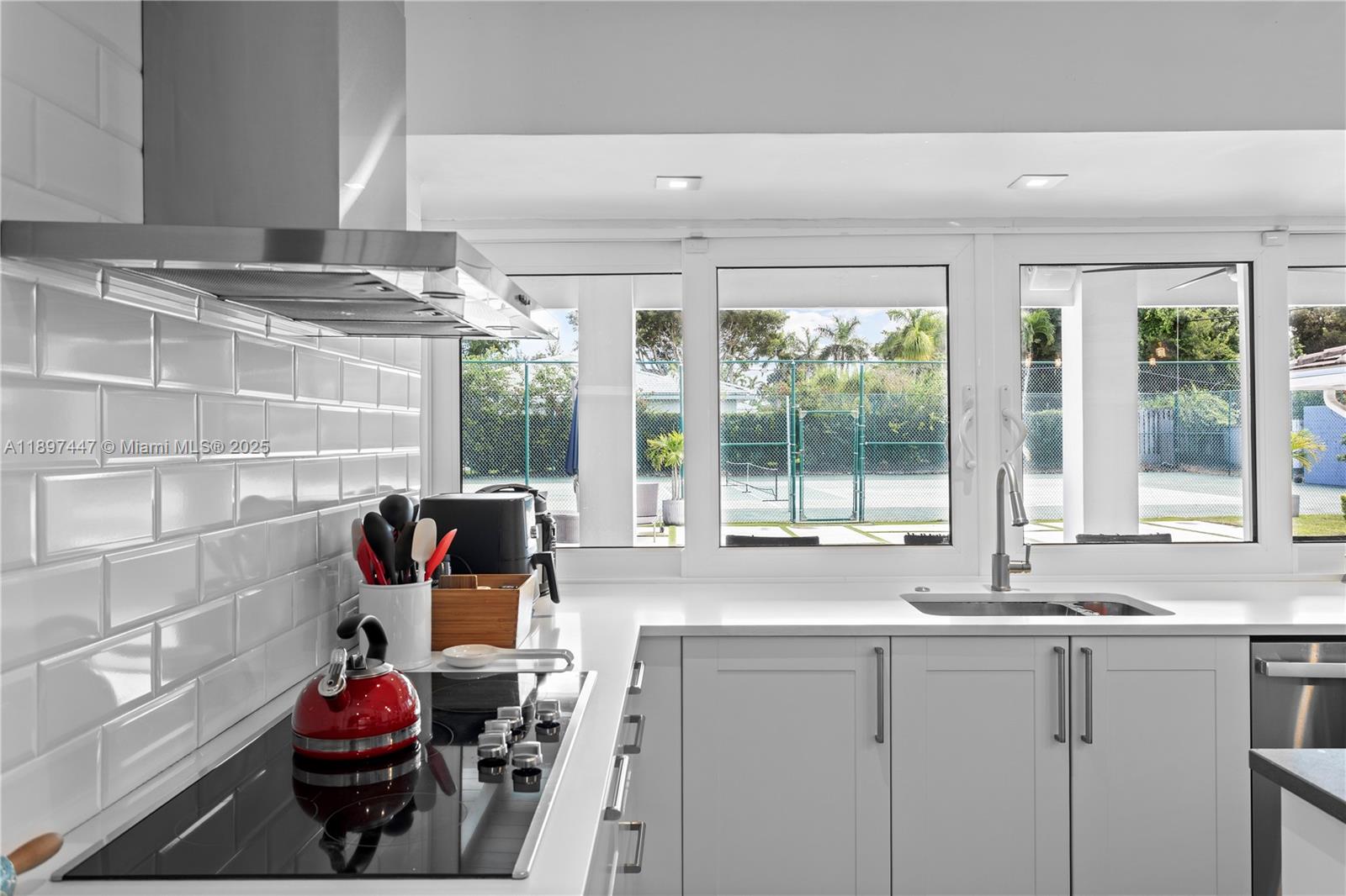 WARWICK MANOR - Residential