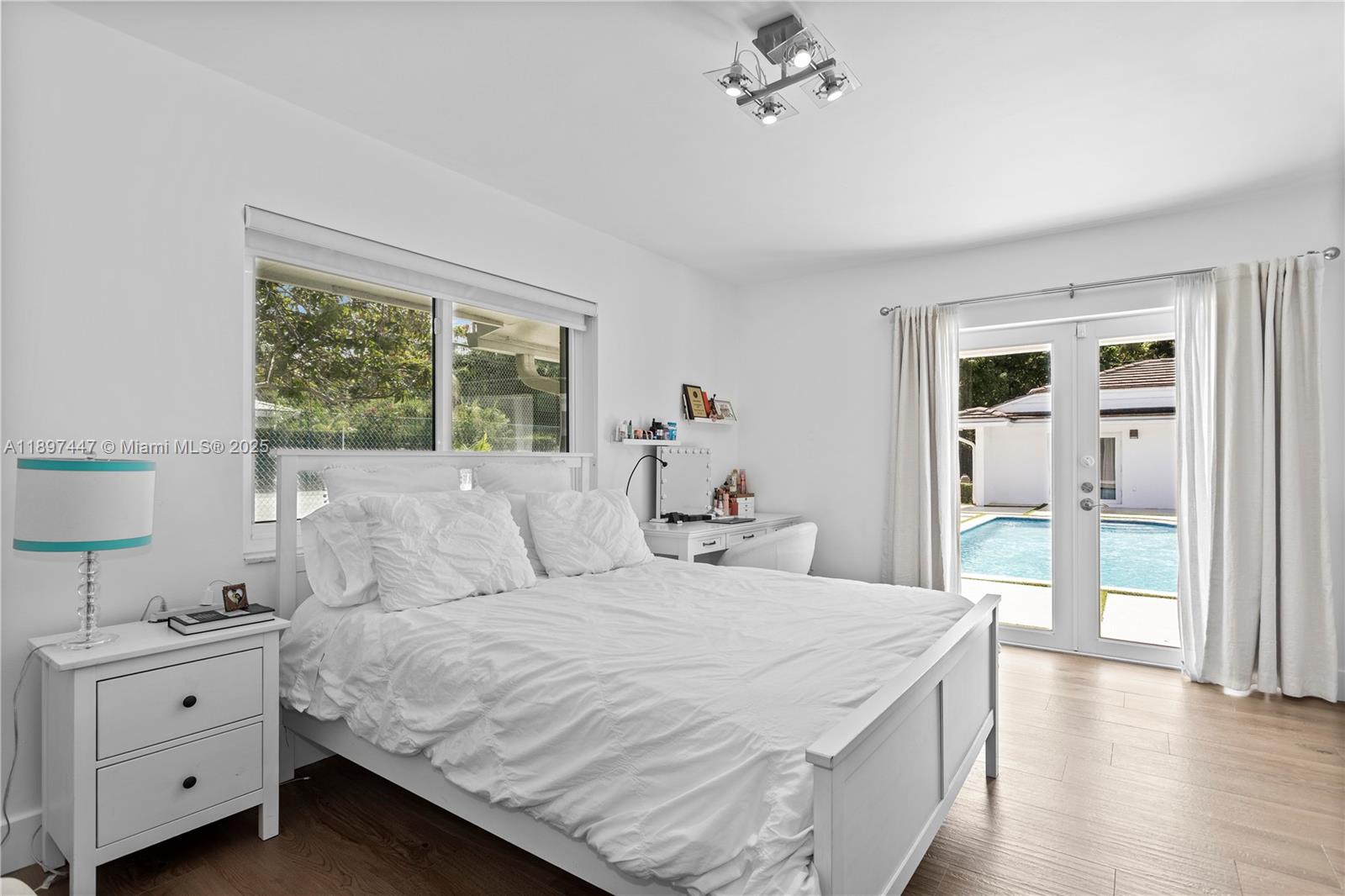 WARWICK MANOR - Residential